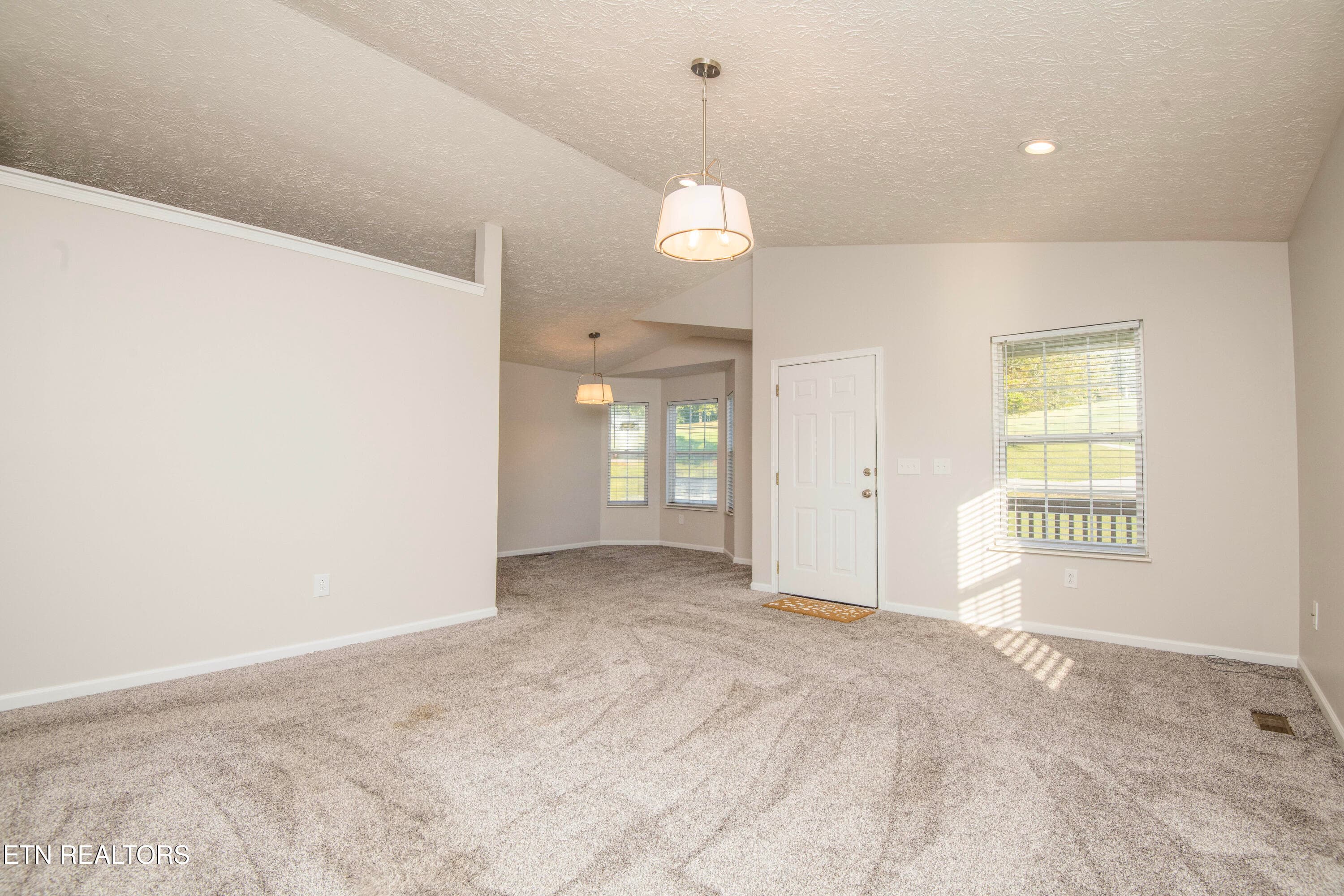 living 3 - 3337 Buttermilk Rd, Lenoir City, TN 37771, Lenoir City