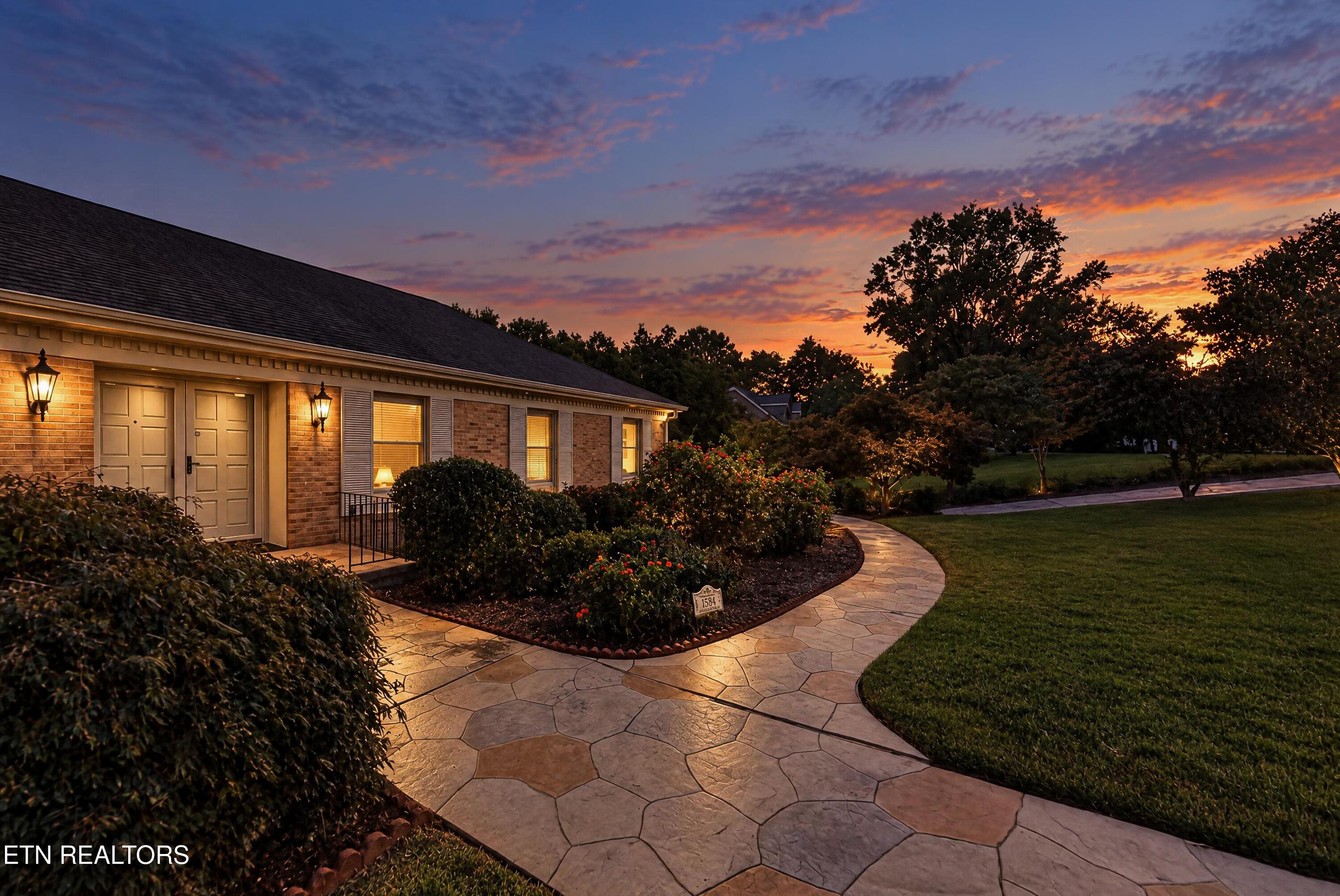 Entry Night View - 5504 River Point Cove Rd, Knoxville, TN 37919