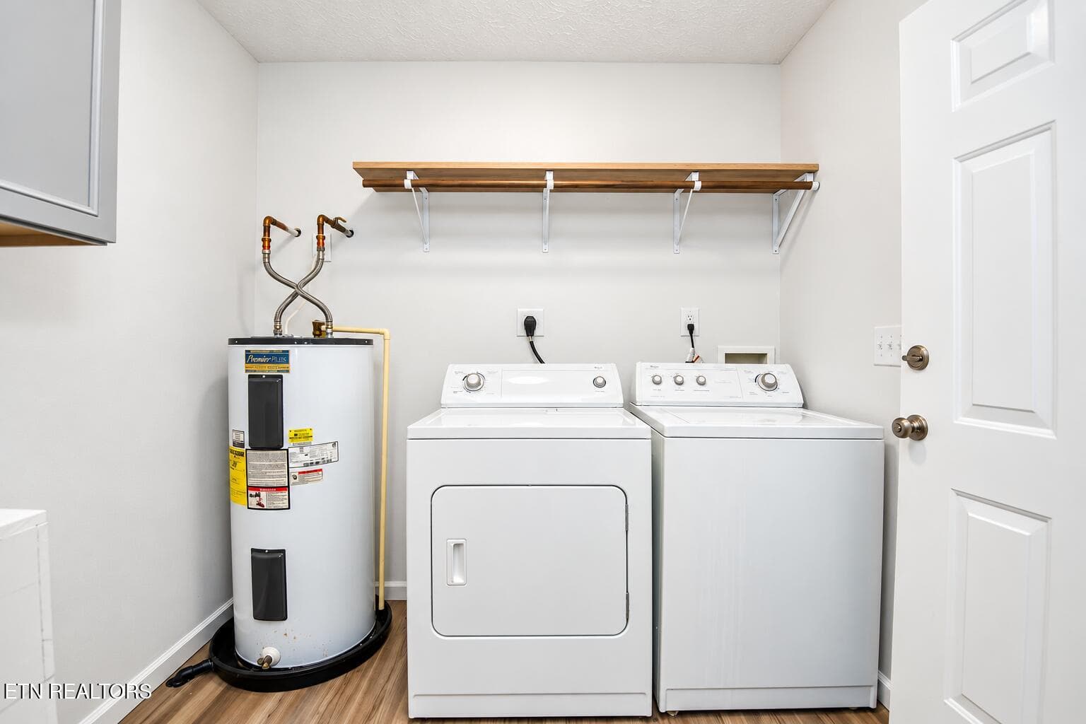 Modern Minimalist Laundry Room - 3337 Buttermilk Rd, Lenoir City, TN 37771, Lenoir City