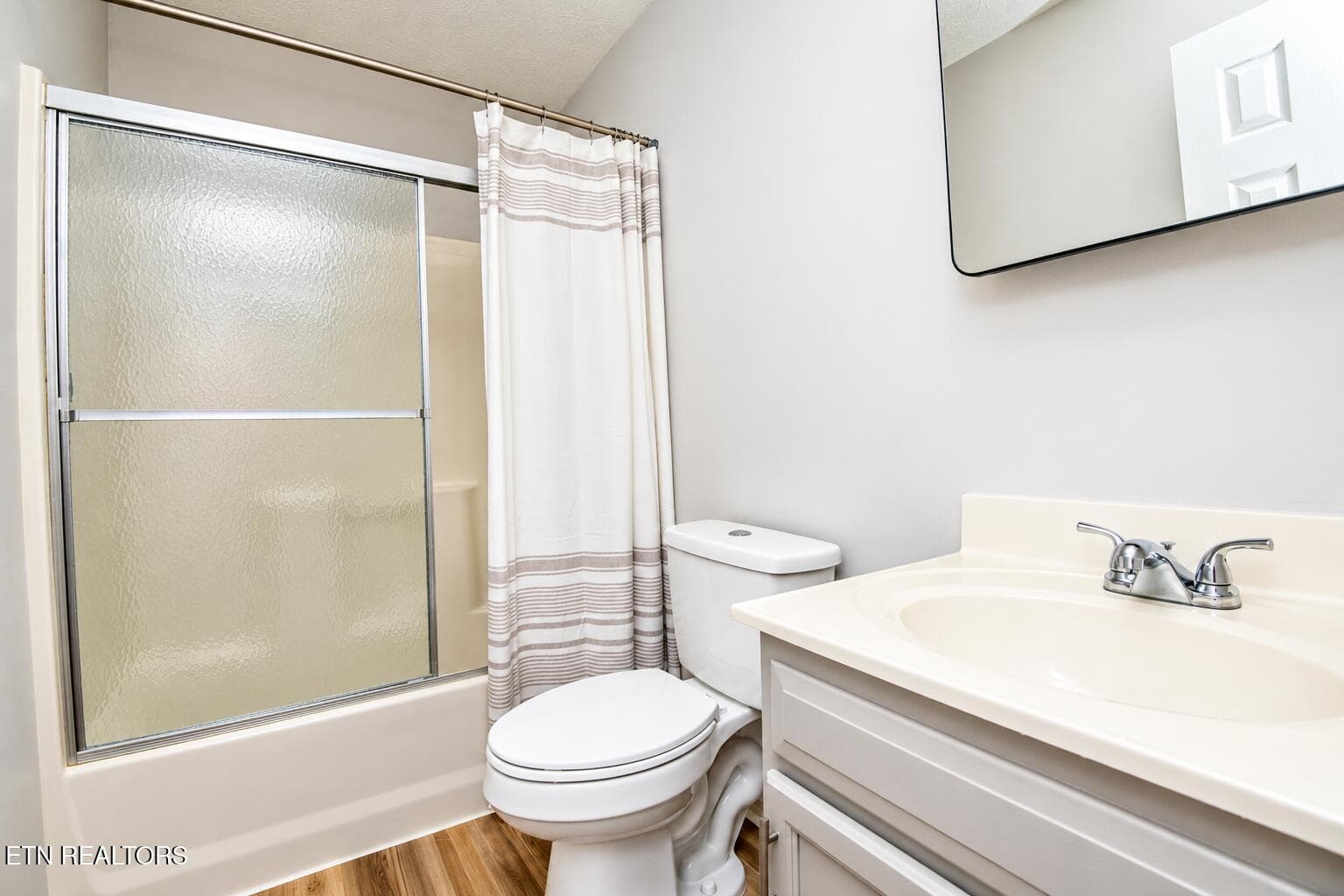 Bright Modern Bathroom Corner - 3337 Buttermilk Rd, Lenoir City, TN 37771, Lenoir City