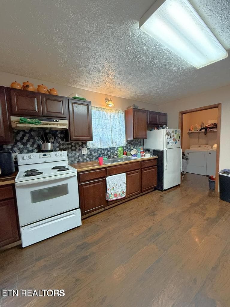 4_Kitchen - 151 Finley Drive, Lenoir City, TN 37771, Lenoir City