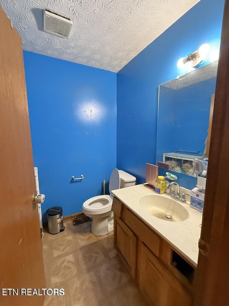 7_Full Bath - 151 Finley Drive, Lenoir City, TN 37771, Lenoir City