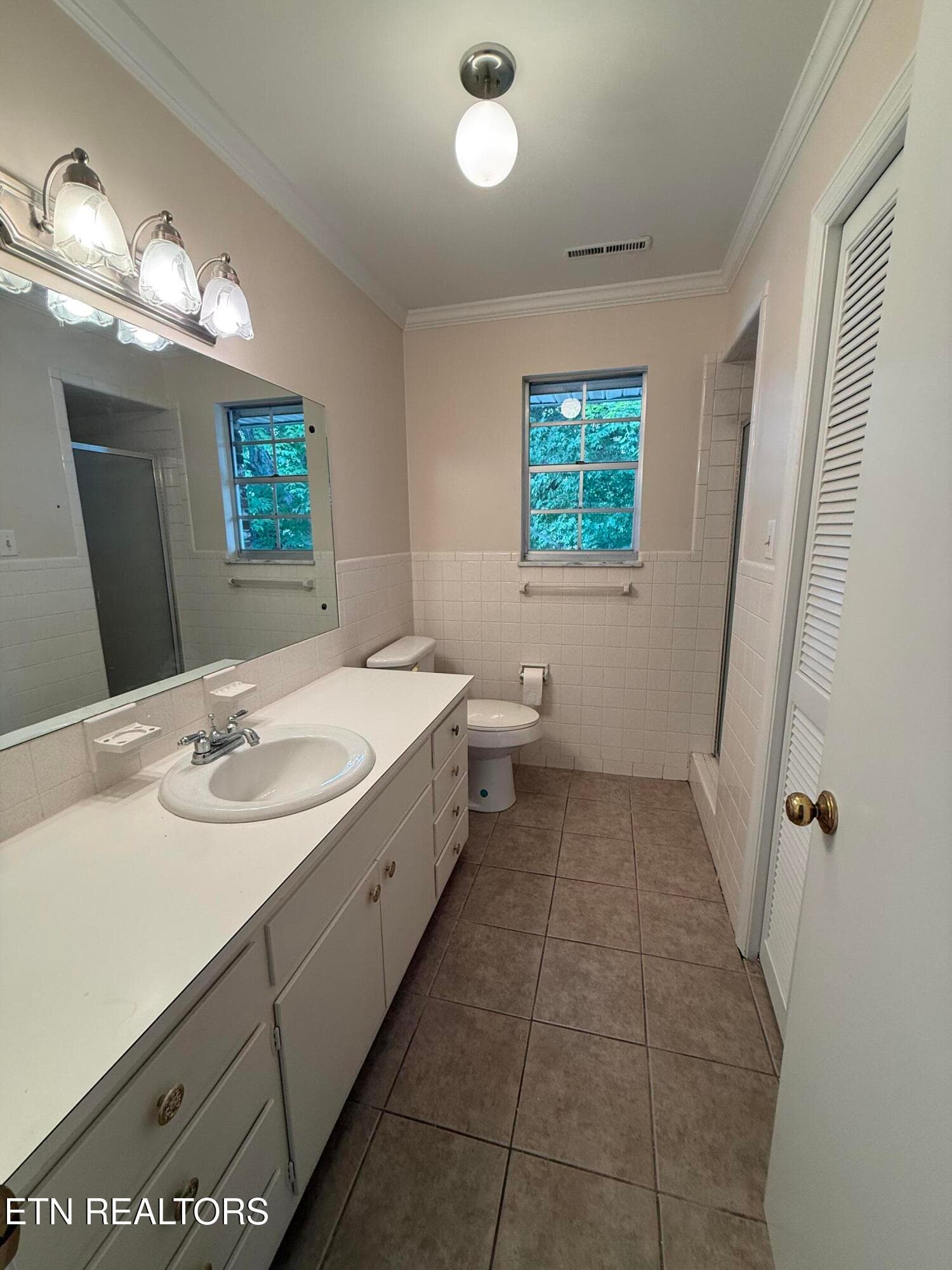 Primary BD with bath - 302 Jackson Hills Drive, Maryville, TN 37804, Maryville