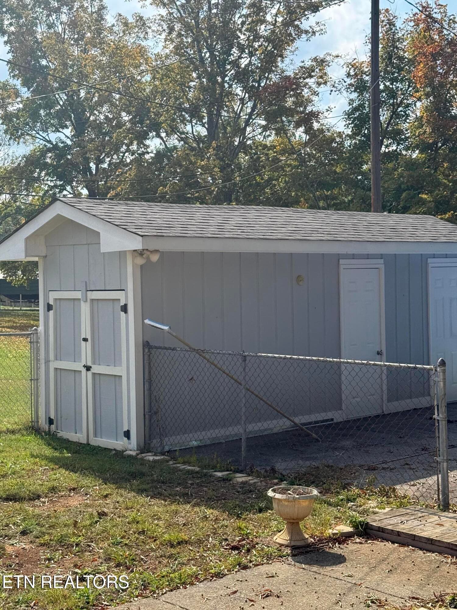 Pool house with commode - 302 Jackson Hills Drive, Maryville, TN 37804, Maryville