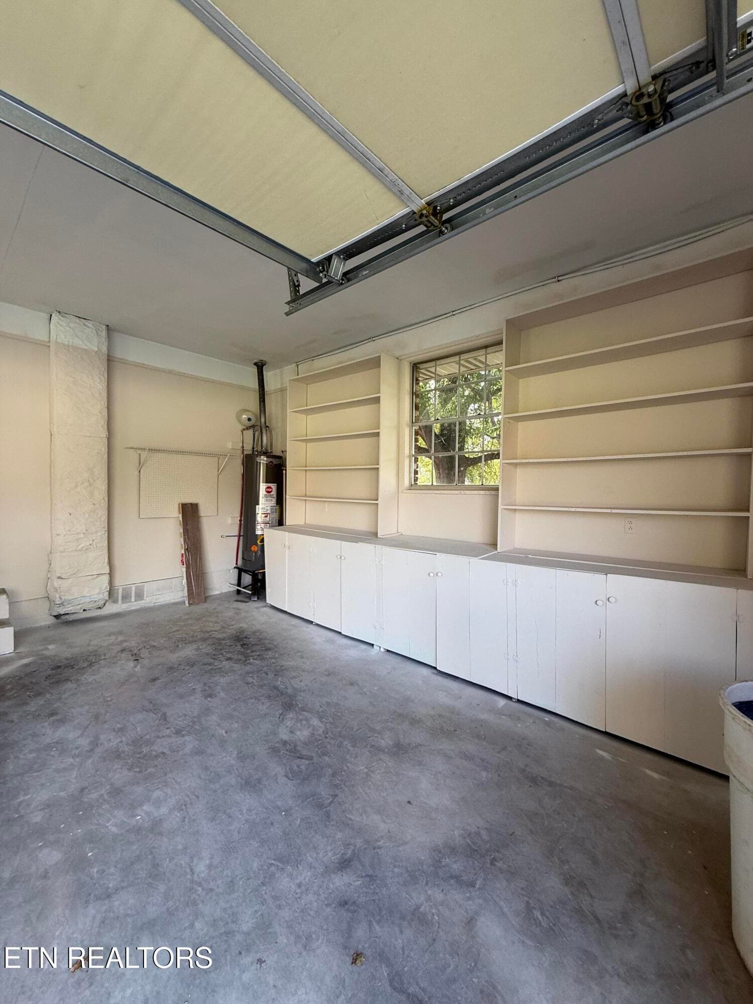 gargage shelving for storage - 302 Jackson Hills Drive, Maryville, TN 37804, Maryville