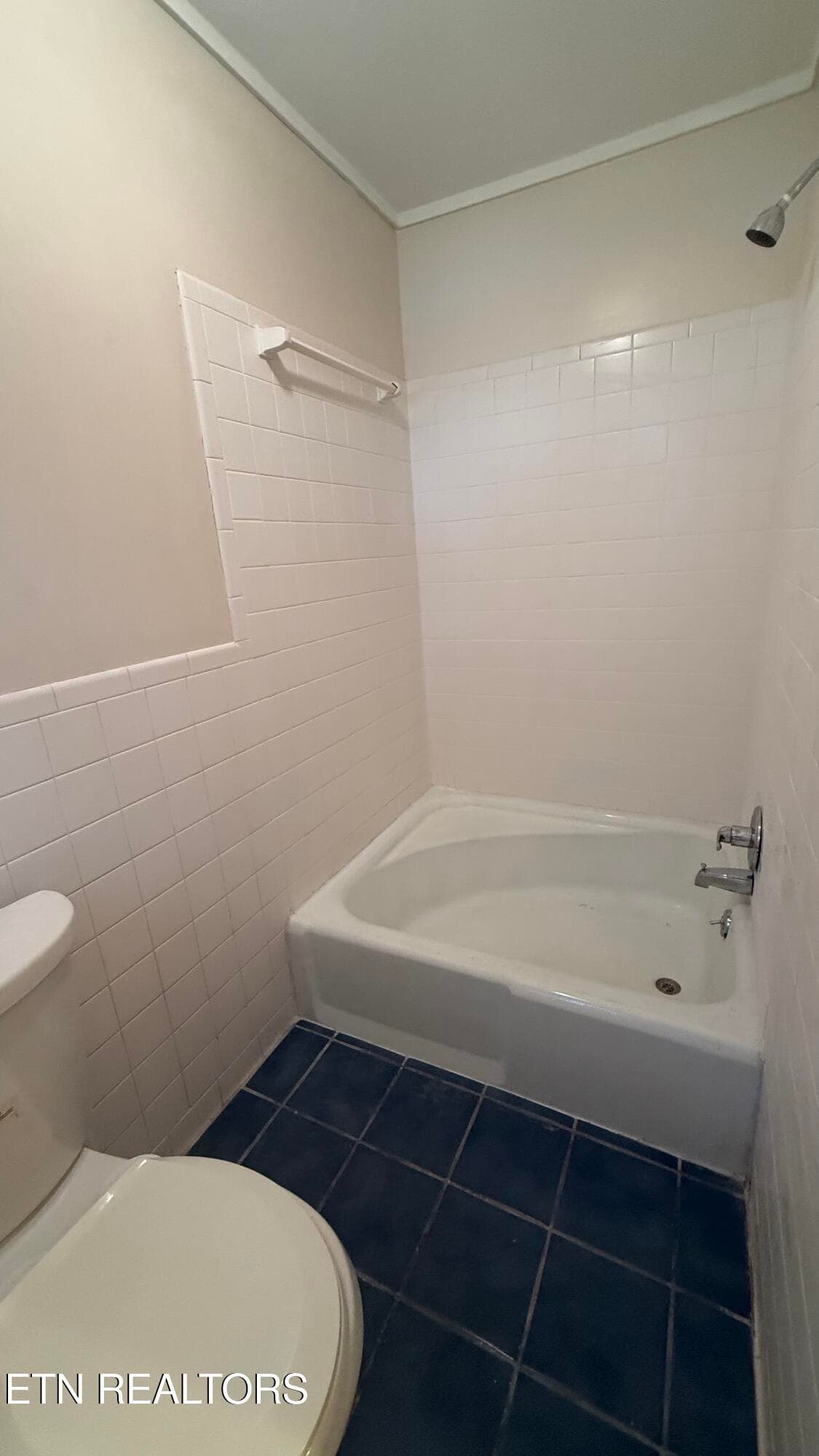 Main floor bath - 302 Jackson Hills Drive, Maryville, TN 37804, Maryville