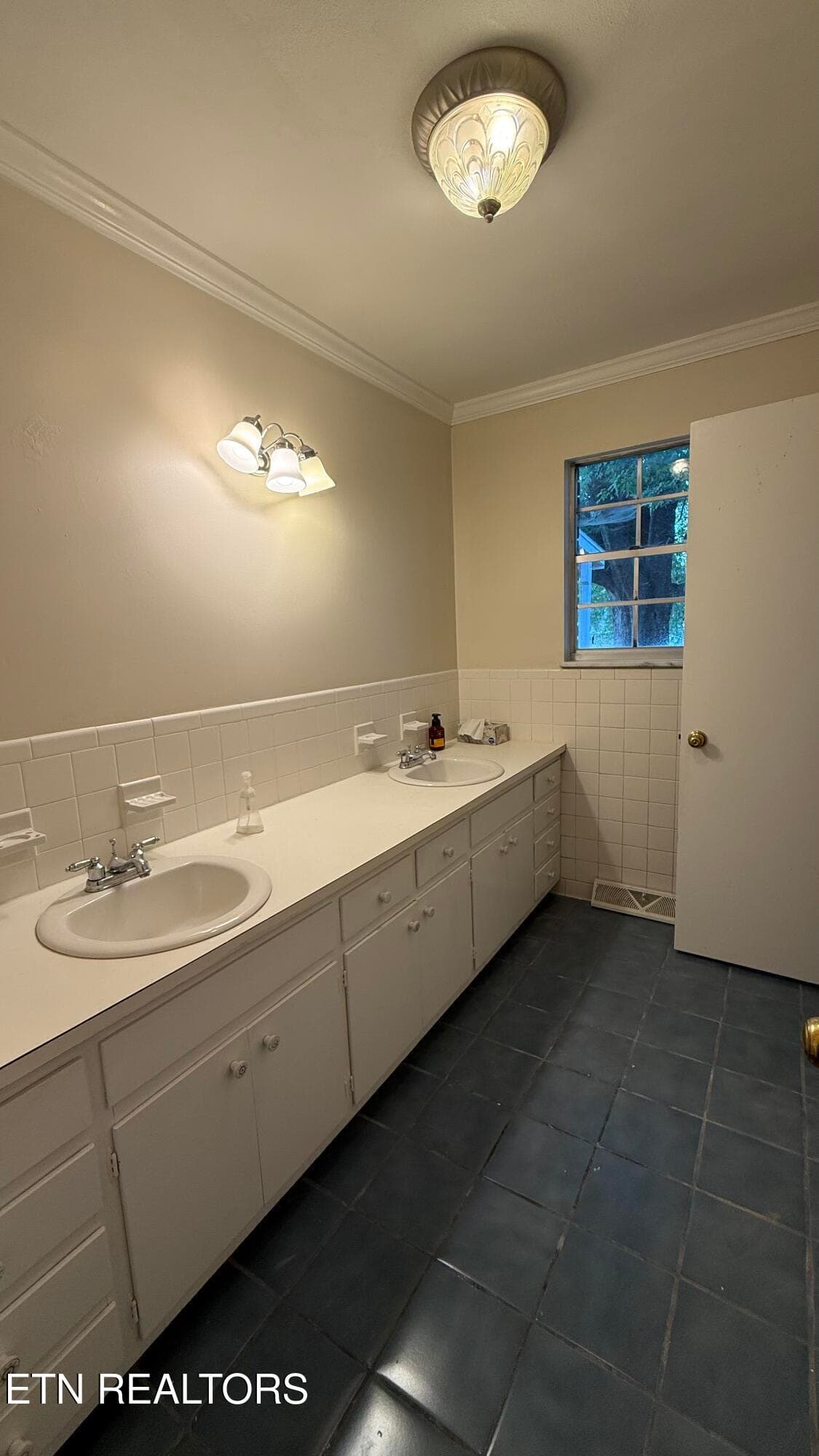 Main floor vanity area - 302 Jackson Hills Drive, Maryville, TN 37804, Maryville