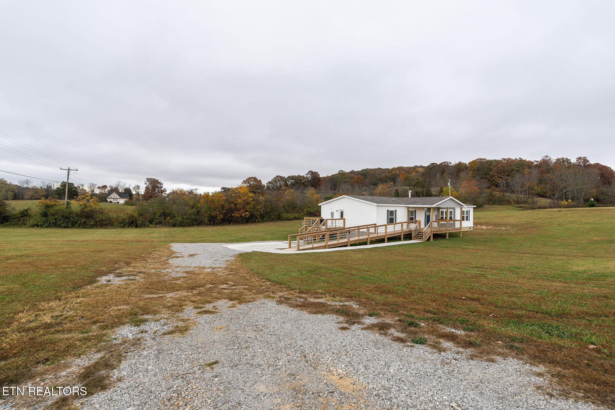 DSC02084 - 673 Aaron Davis Rd, Speedwell, TN 37870
