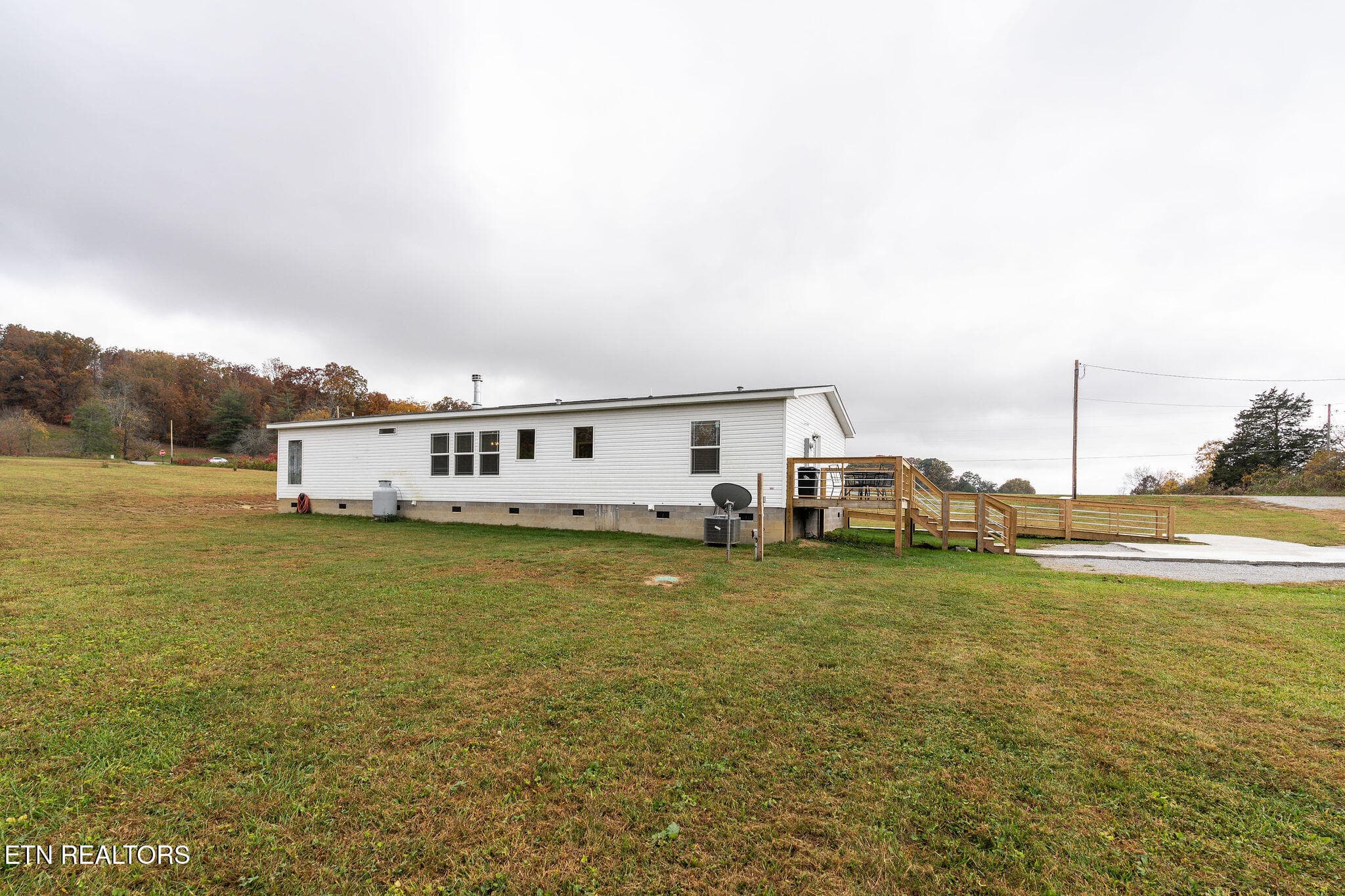 DSC02043 - 673 Aaron Davis Rd, Speedwell, TN 37870