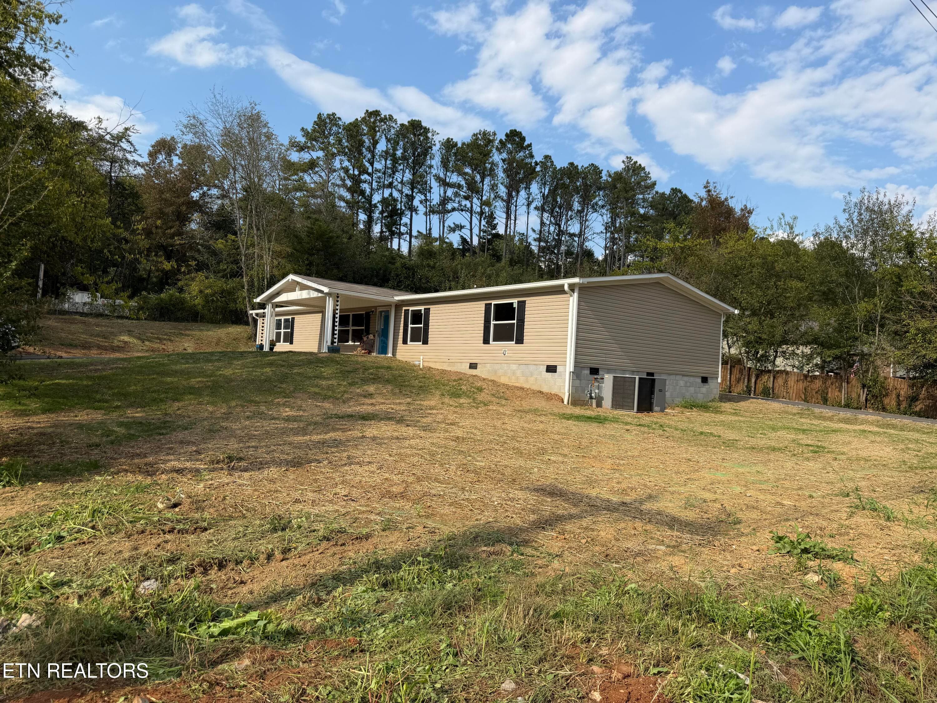 Front side/end of home - 19185 Martel Rd, Lenoir City, TN 37772, Lenoir City