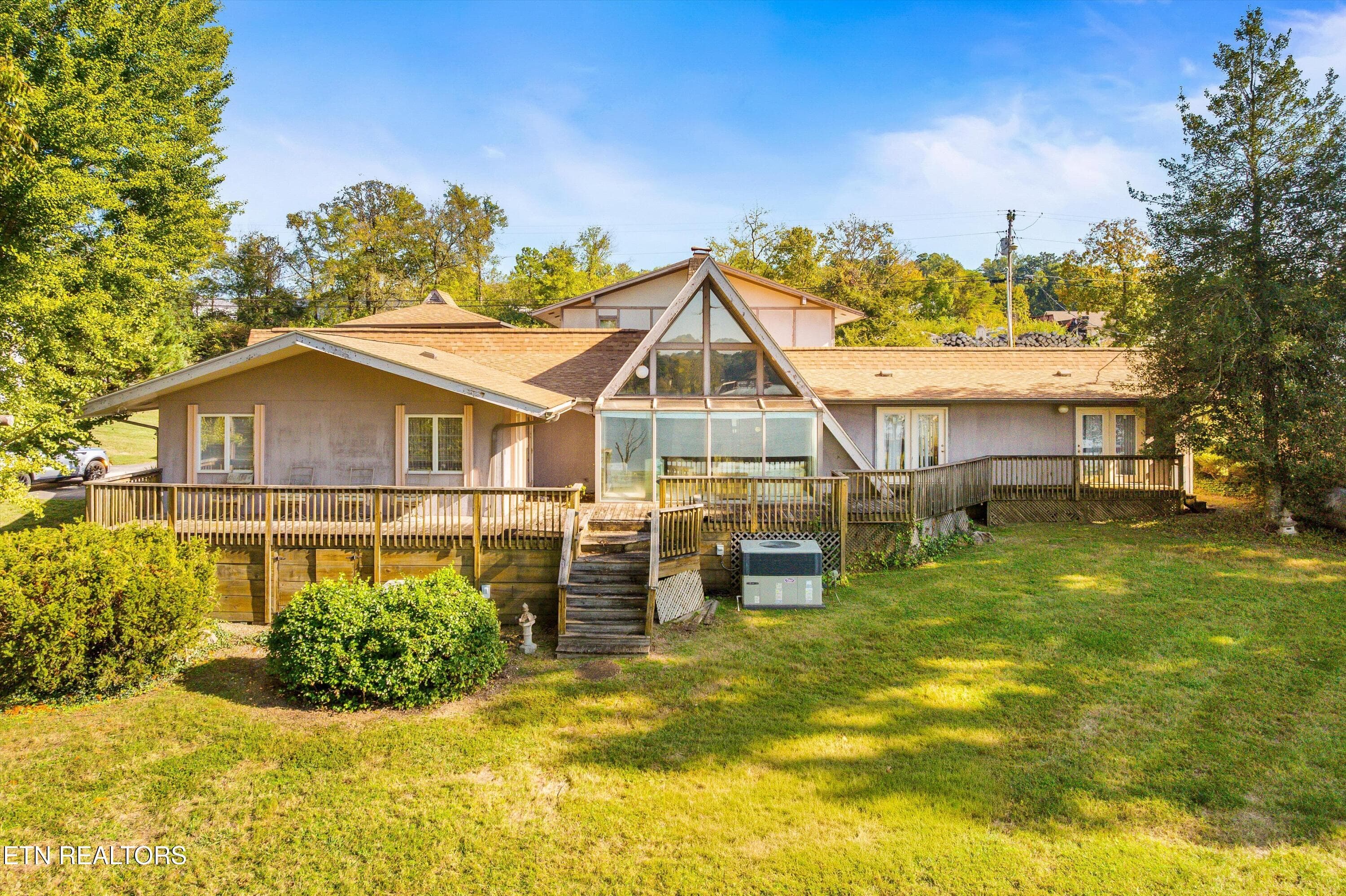 4827 Riversedge Rd, Louisville, TN 37777