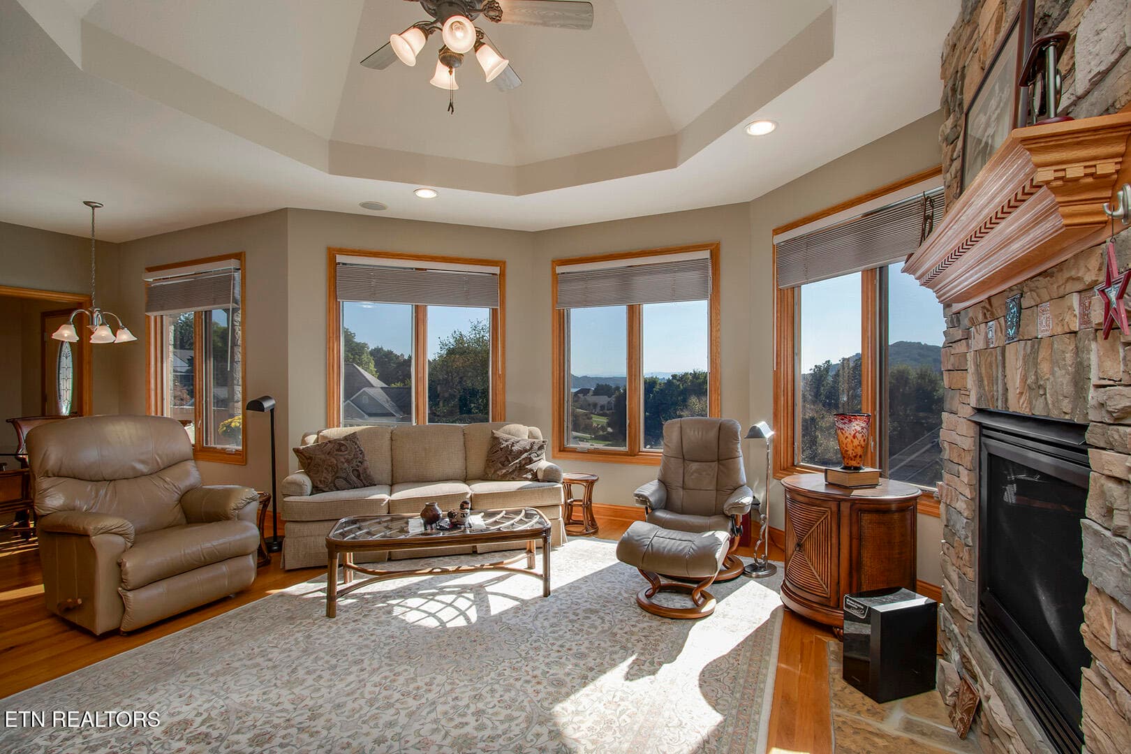17_275 Dudala Way_Living03 - 275 Dudala Way, Loudon, TN 37774, Loudon