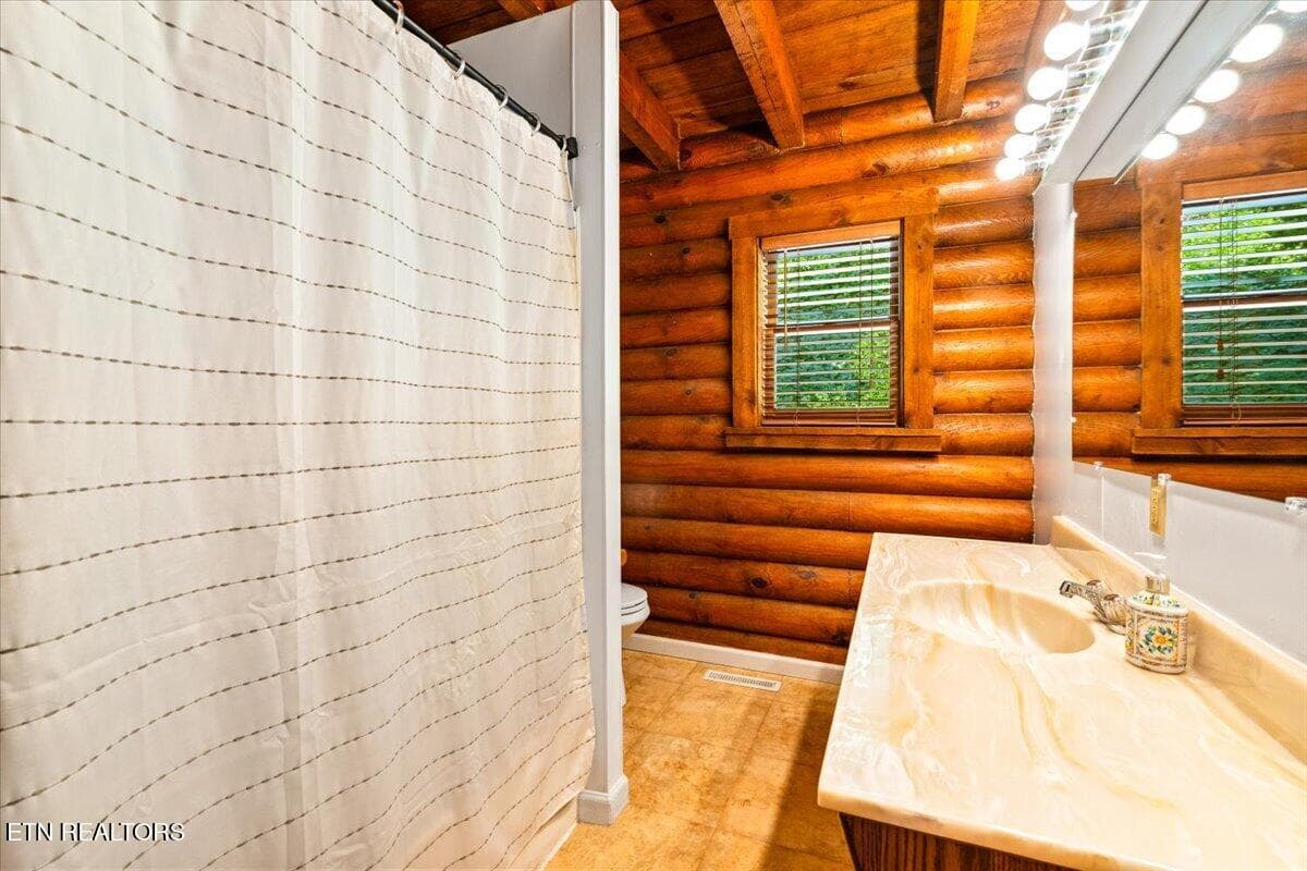 26-342 Big Springs Ln - 342 Big Springs Lane, Jacksboro, TN 37757