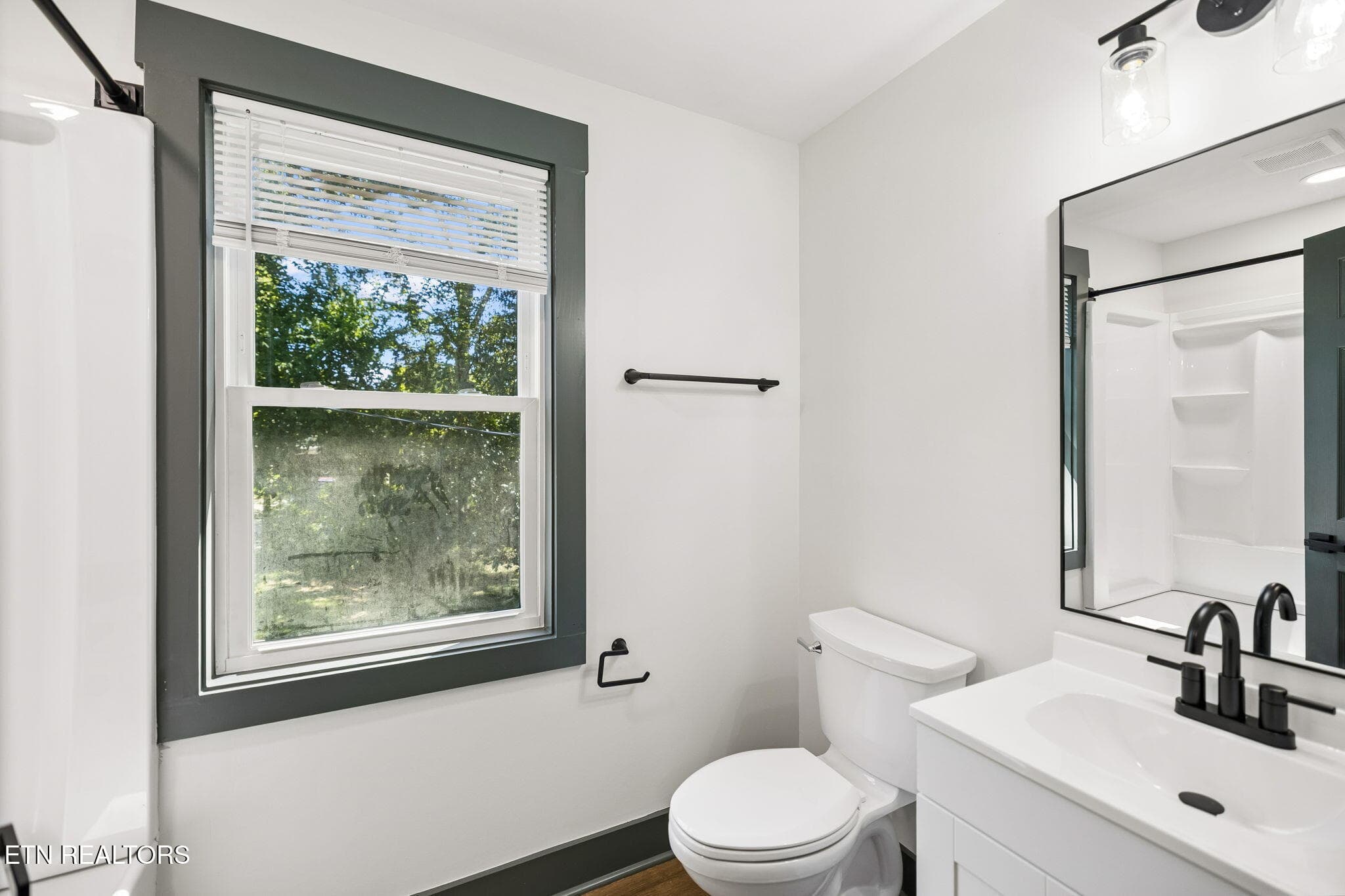 Second Bathroom - 2746 Linden Ave, Knoxville, TN 37914, Knoxville