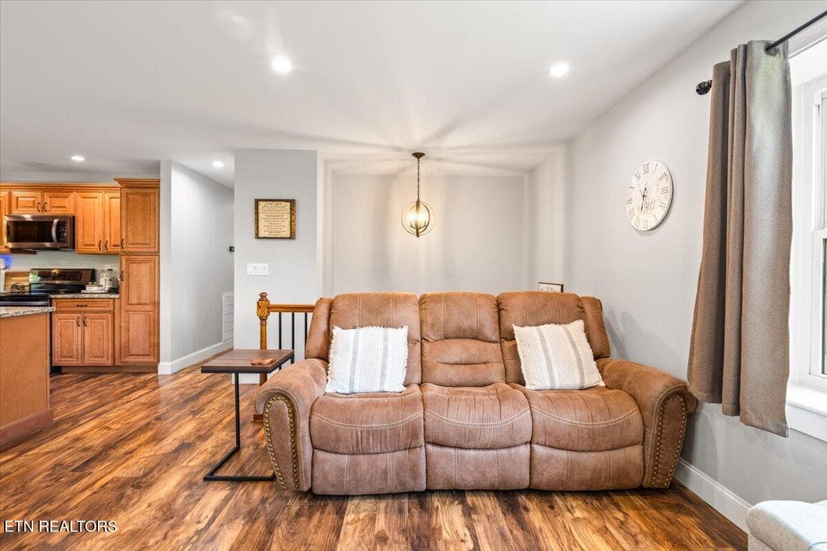 15-230 Mack Gamble Ln - 230 Mack Gamble Lane, Jacksboro, TN 37757