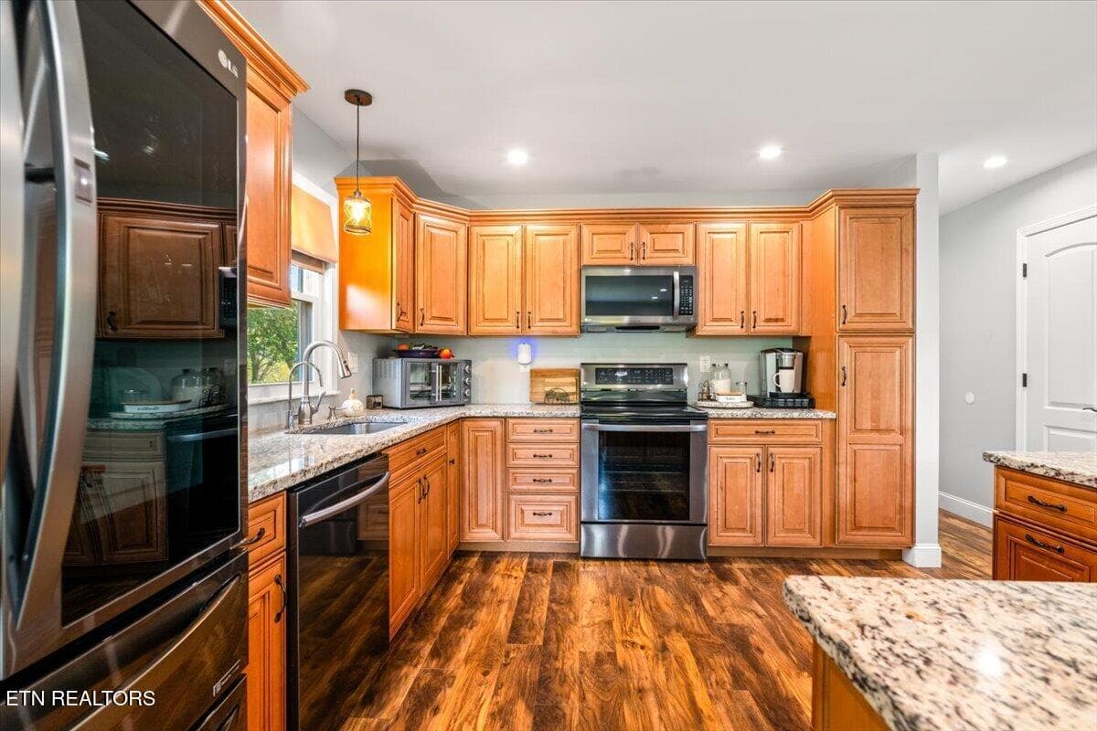 17-230 Mack Gamble Ln - 230 Mack Gamble Lane, Jacksboro, TN 37757