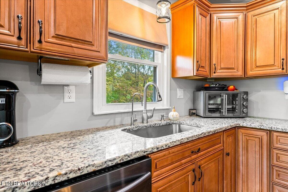 18-230 Mack Gamble Ln - 230 Mack Gamble Lane, Jacksboro, TN 37757