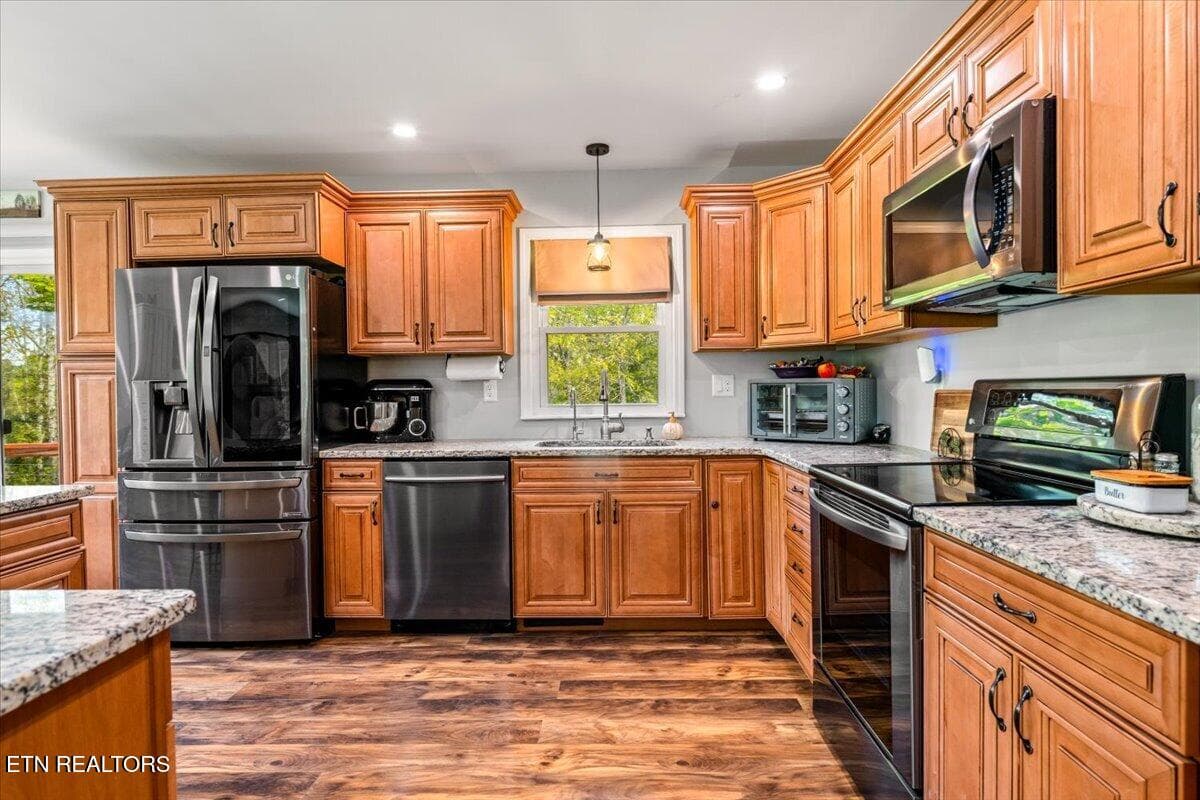 20-230 Mack Gamble Ln - 230 Mack Gamble Lane, Jacksboro, TN 37757