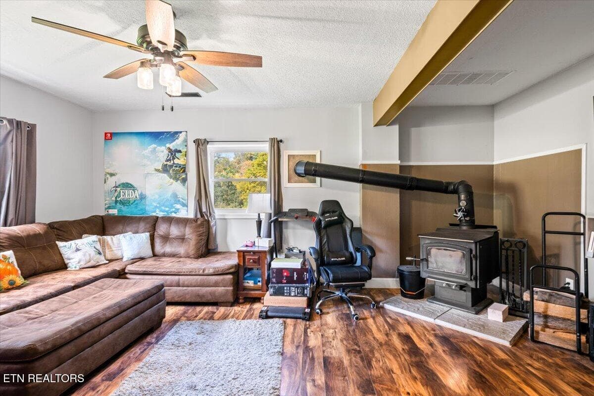 35-230 Mack Gamble Ln - 230 Mack Gamble Lane, Jacksboro, TN 37757