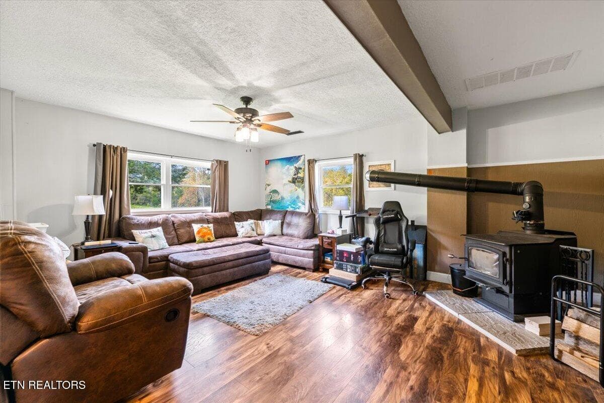 39-230 Mack Gamble Ln - 230 Mack Gamble Lane, Jacksboro, TN 37757