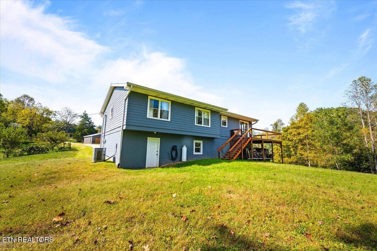 43-230 Mack Gamble Ln - 230 Mack Gamble Lane, Jacksboro, TN 37757