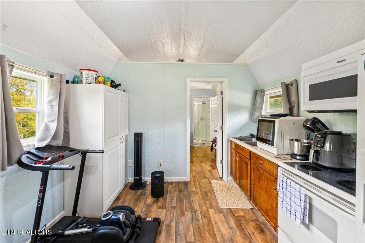 50-230 Mack Gamble Ln - 230 Mack Gamble Lane, Jacksboro, TN 37757
