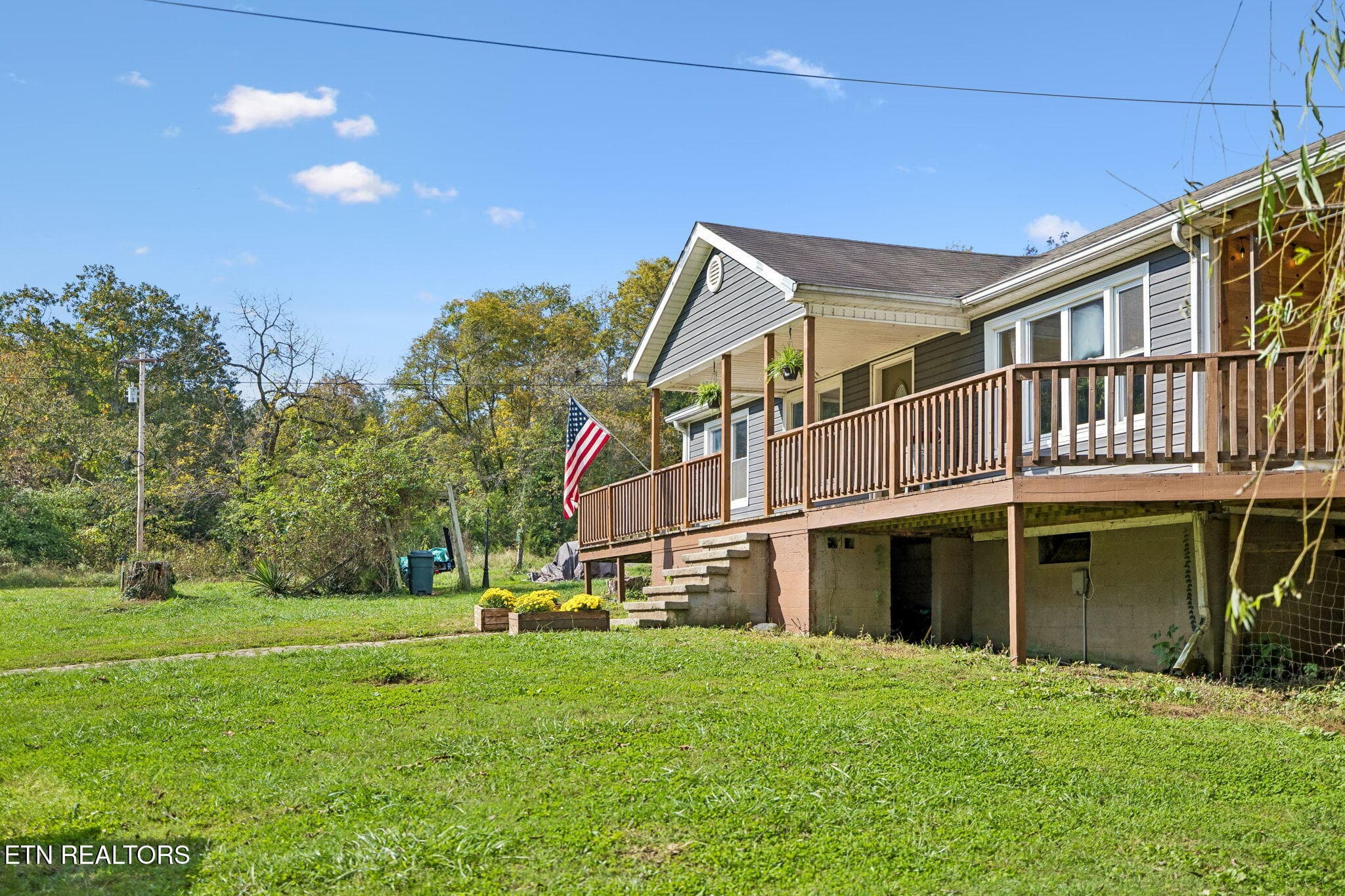 Front Porch - 3134 Highway 131, Washburn, TN 37888, Washburn