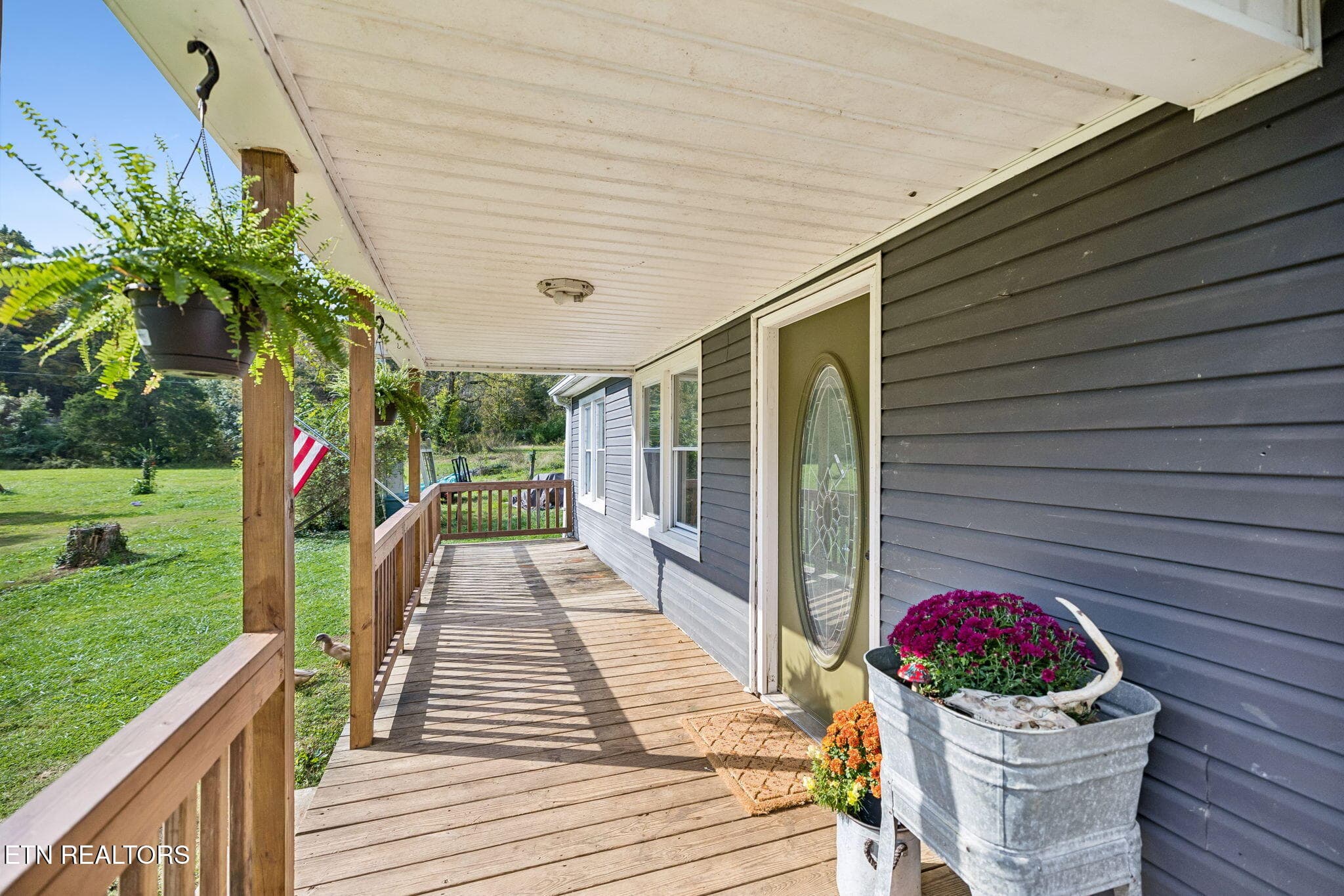 Front Porch - 3134 Highway 131, Washburn, TN 37888, Washburn