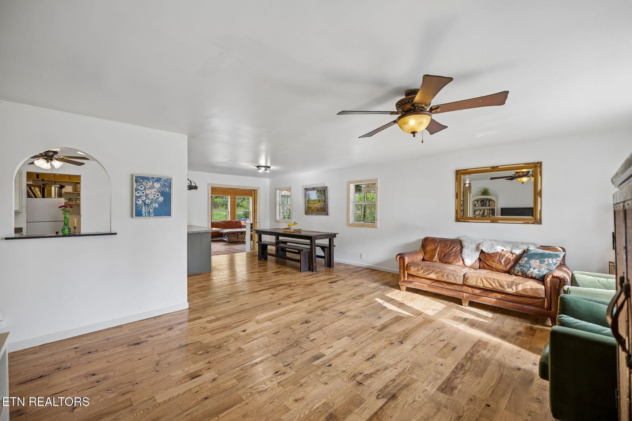 Living Room - 3134 Highway 131, Washburn, TN 37888, Washburn