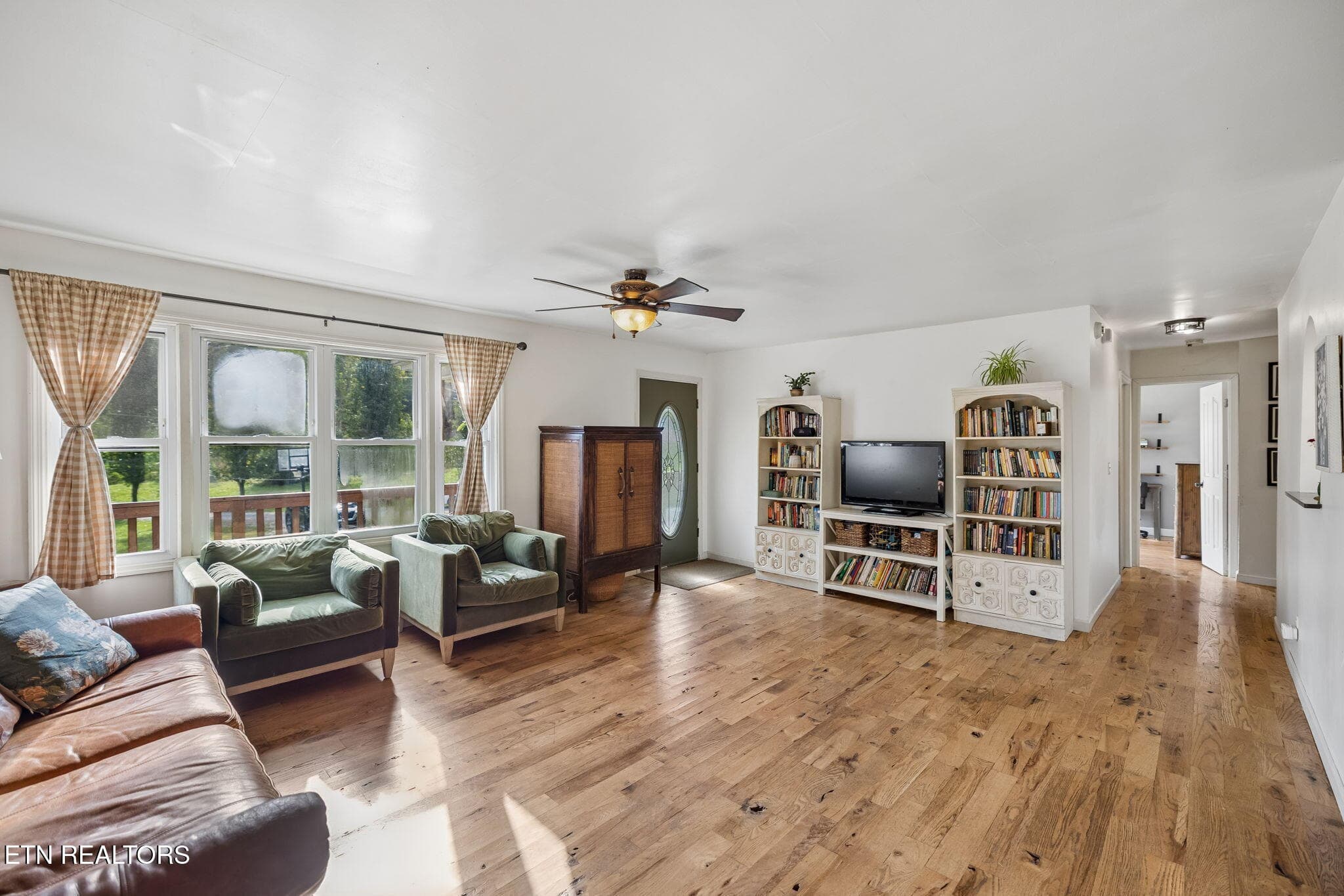 Living Room - 3134 Highway 131, Washburn, TN 37888, Washburn
