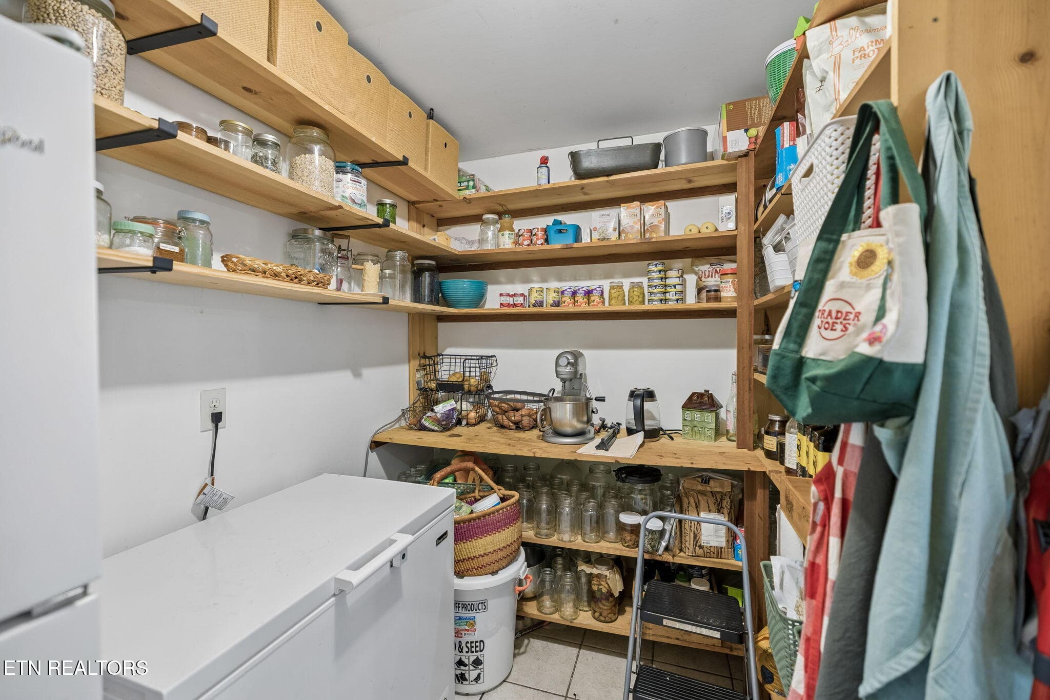 Walk-in Pantry - 3134 Highway 131, Washburn, TN 37888, Washburn