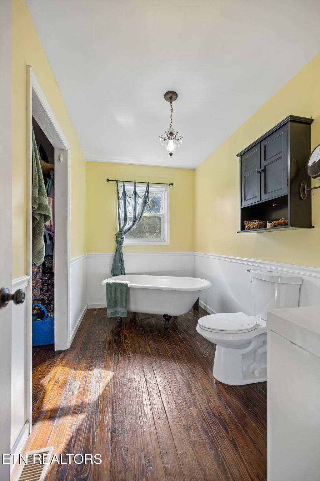 On-suite bathroom - 3134 Highway 131, Washburn, TN 37888, Washburn