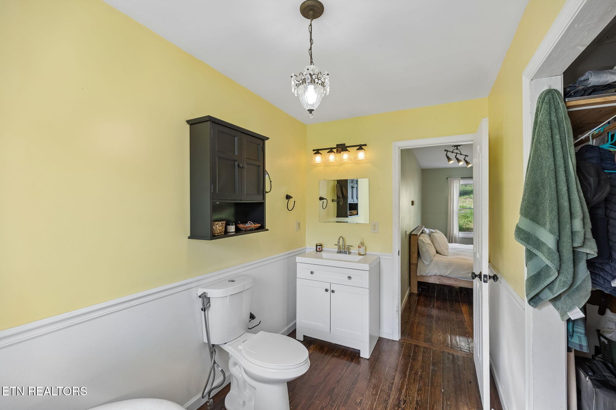 On-suite bathroom - 3134 Highway 131, Washburn, TN 37888, Washburn