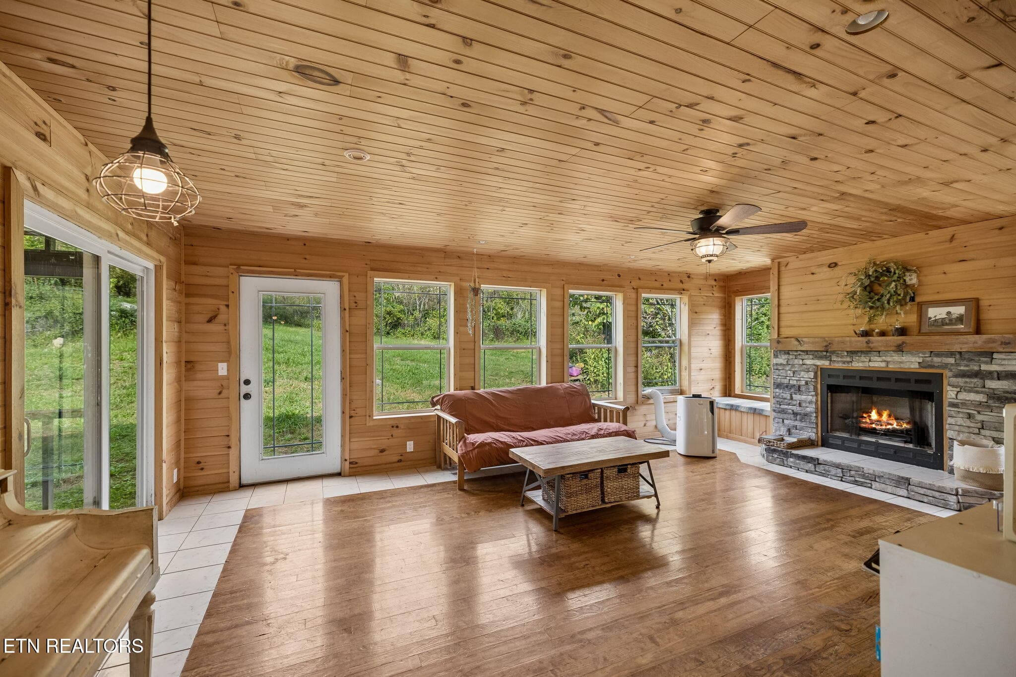 Family Room - 3134 Highway 131, Washburn, TN 37888, Washburn