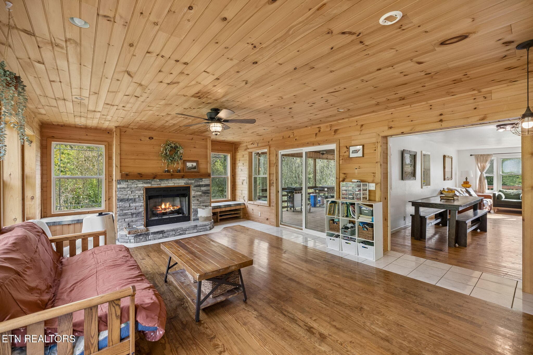 Family Room - 3134 Highway 131, Washburn, TN 37888, Washburn