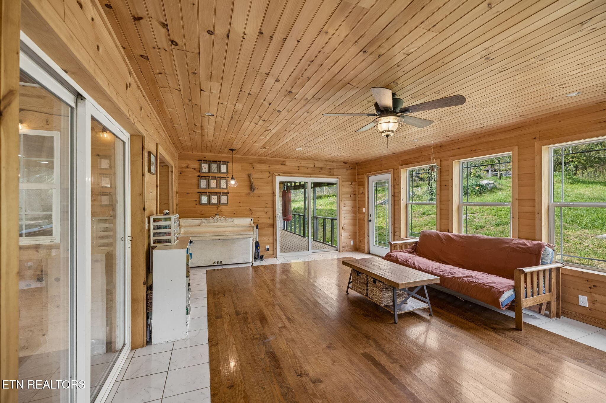 Family Room - 3134 Highway 131, Washburn, TN 37888, Washburn