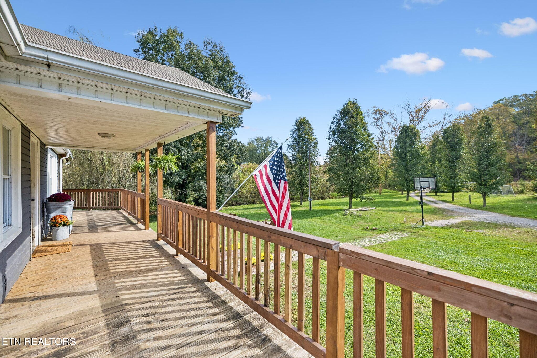 Front Porch - 3134 Highway 131, Washburn, TN 37888, Washburn