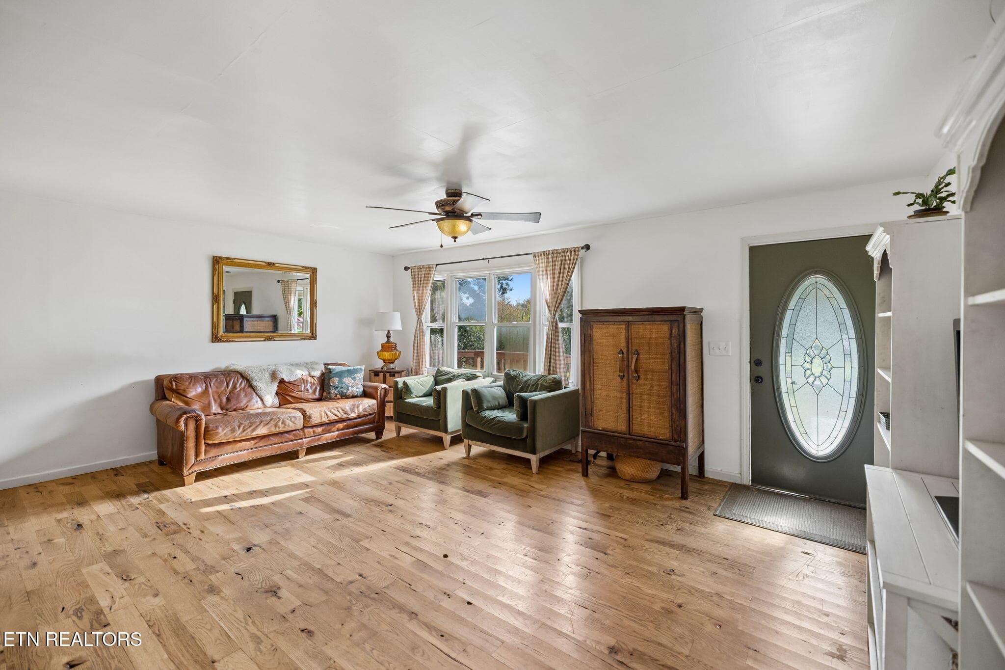 Living Room - 3134 Highway 131, Washburn, TN 37888, Washburn