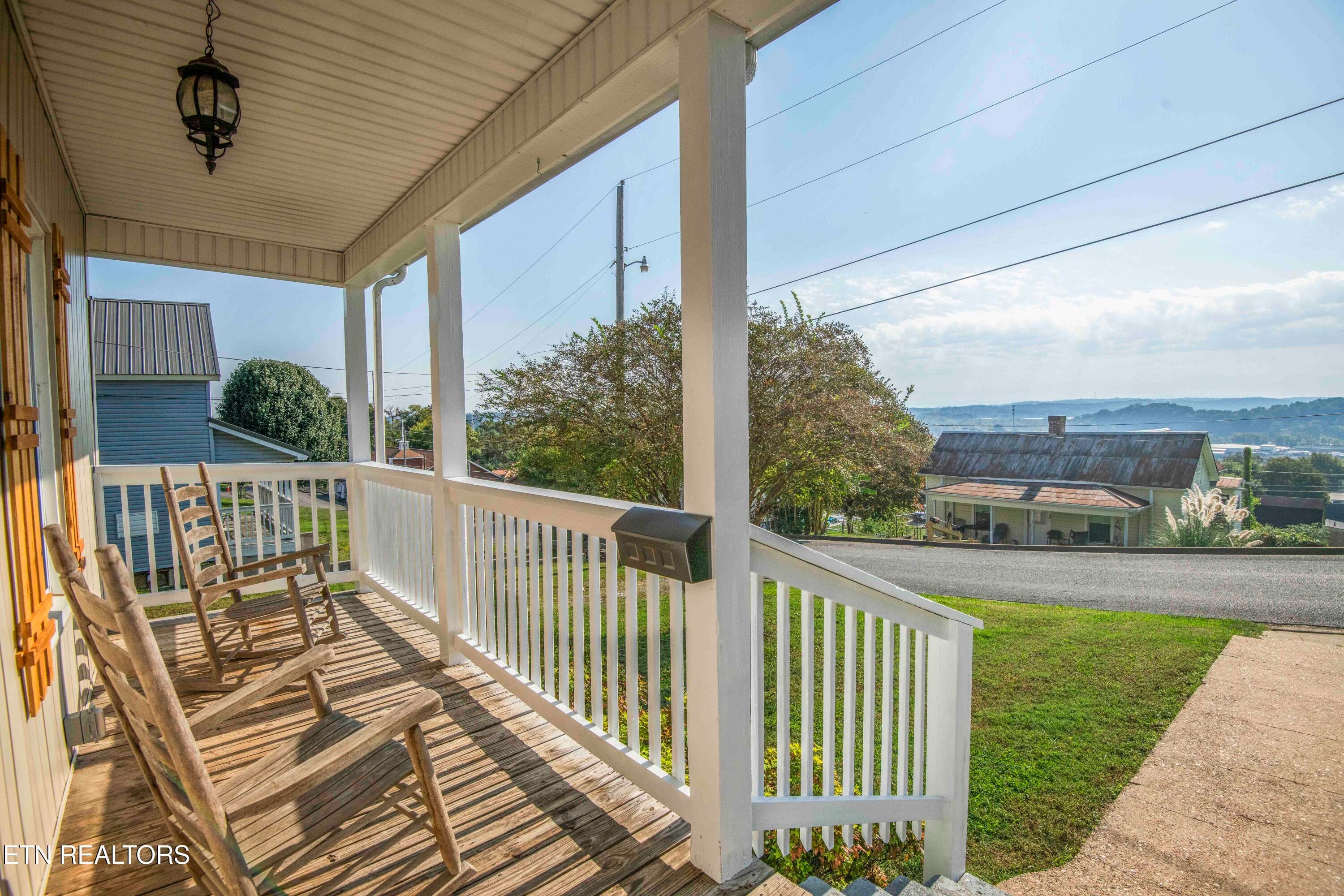 patio1 _1 - 509 W 3rd Ave, Lenoir City, TN 37771, Lenoir City