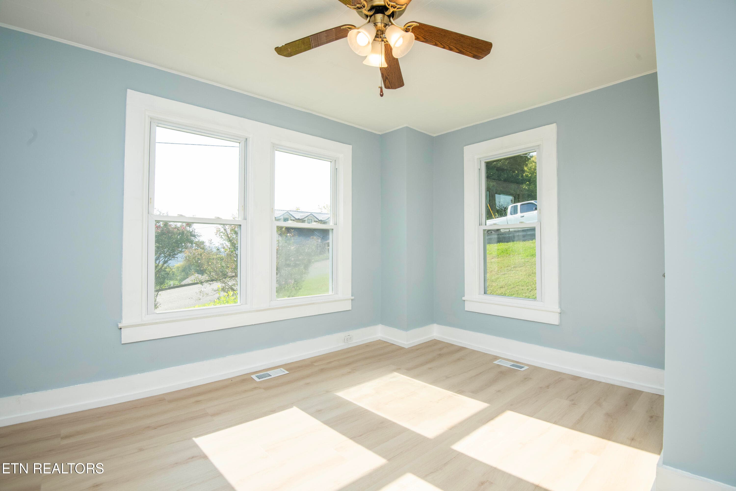 fourth bed 1 - 509 W 3rd Ave, Lenoir City, TN 37771, Lenoir City