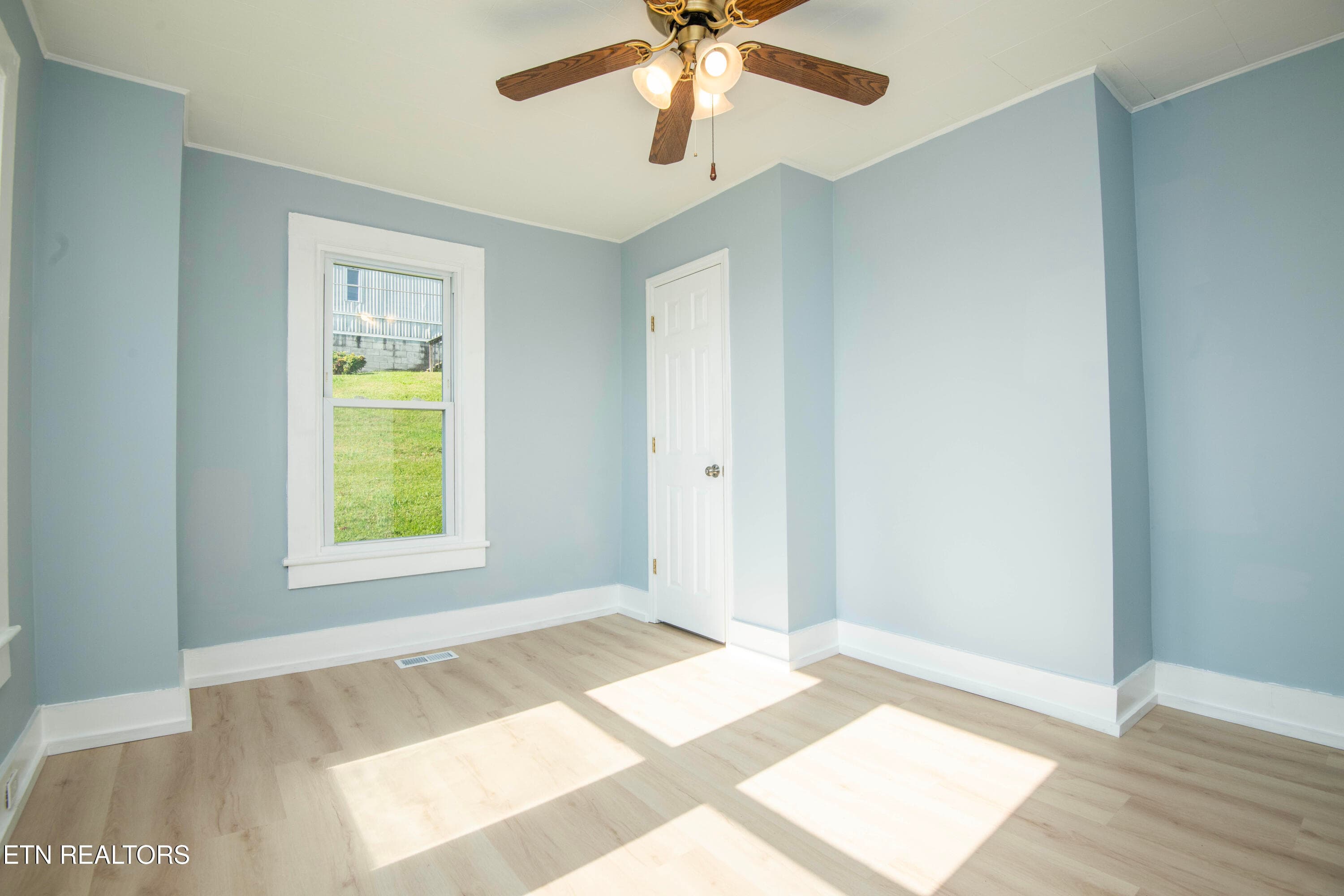 fourth bed 2 - 509 W 3rd Ave, Lenoir City, TN 37771, Lenoir City