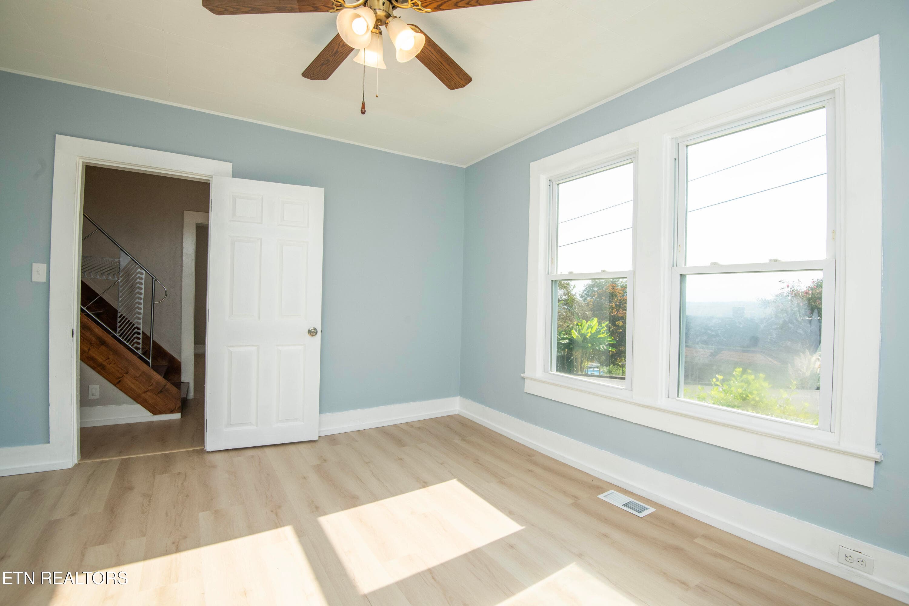 fourth bed 3 - 509 W 3rd Ave, Lenoir City, TN 37771, Lenoir City