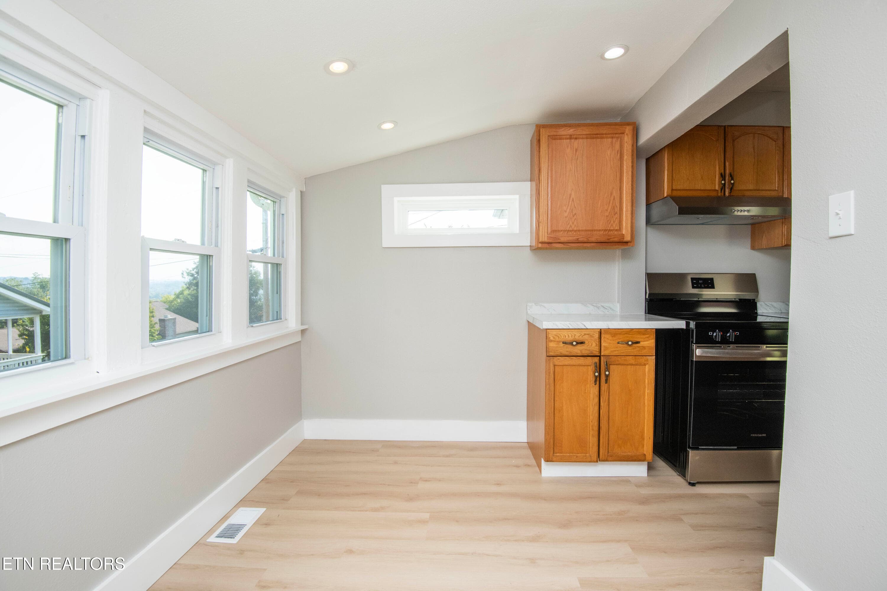 kitchen 6 - 509 W 3rd Ave, Lenoir City, TN 37771, Lenoir City