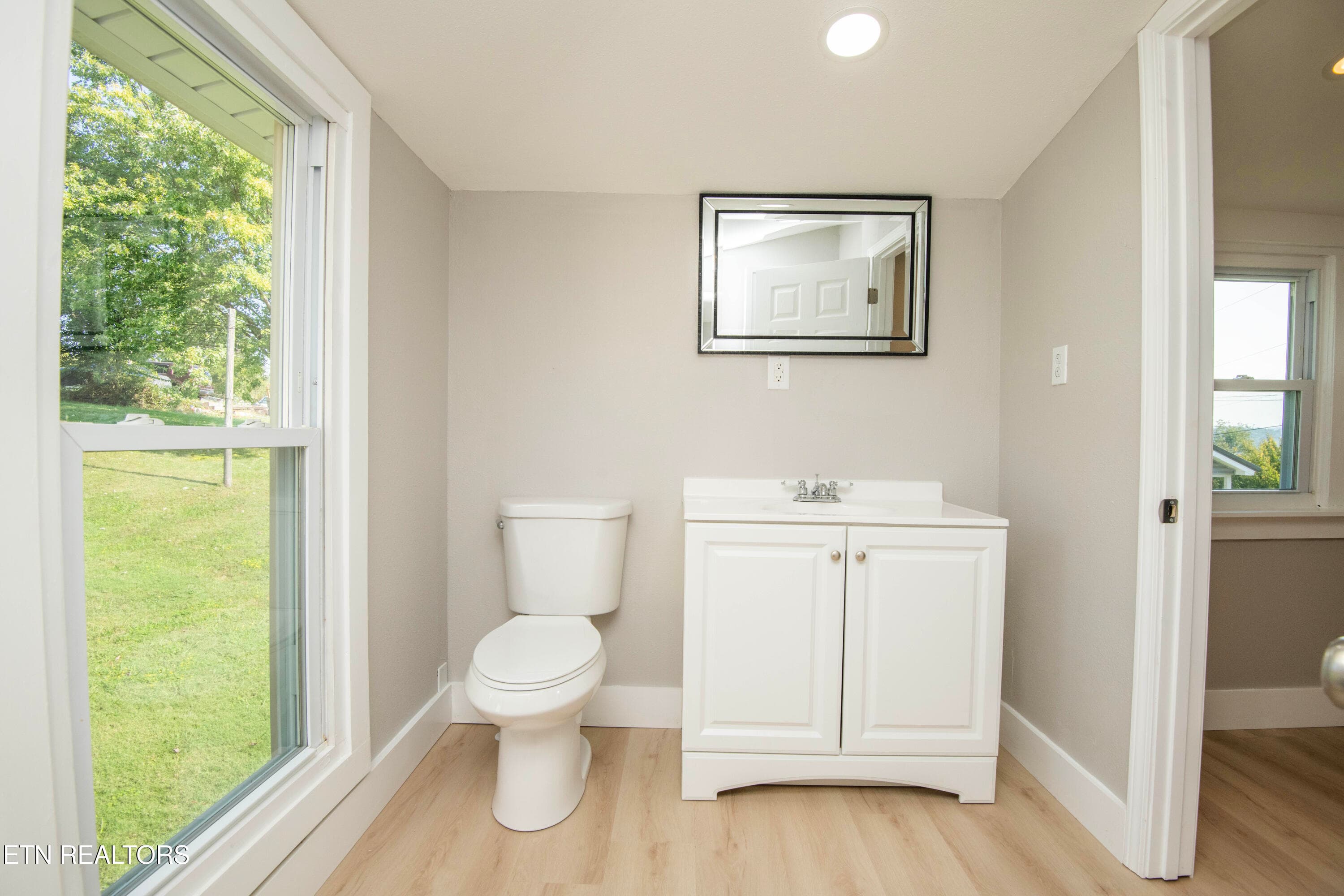second bath - 509 W 3rd Ave, Lenoir City, TN 37771, Lenoir City