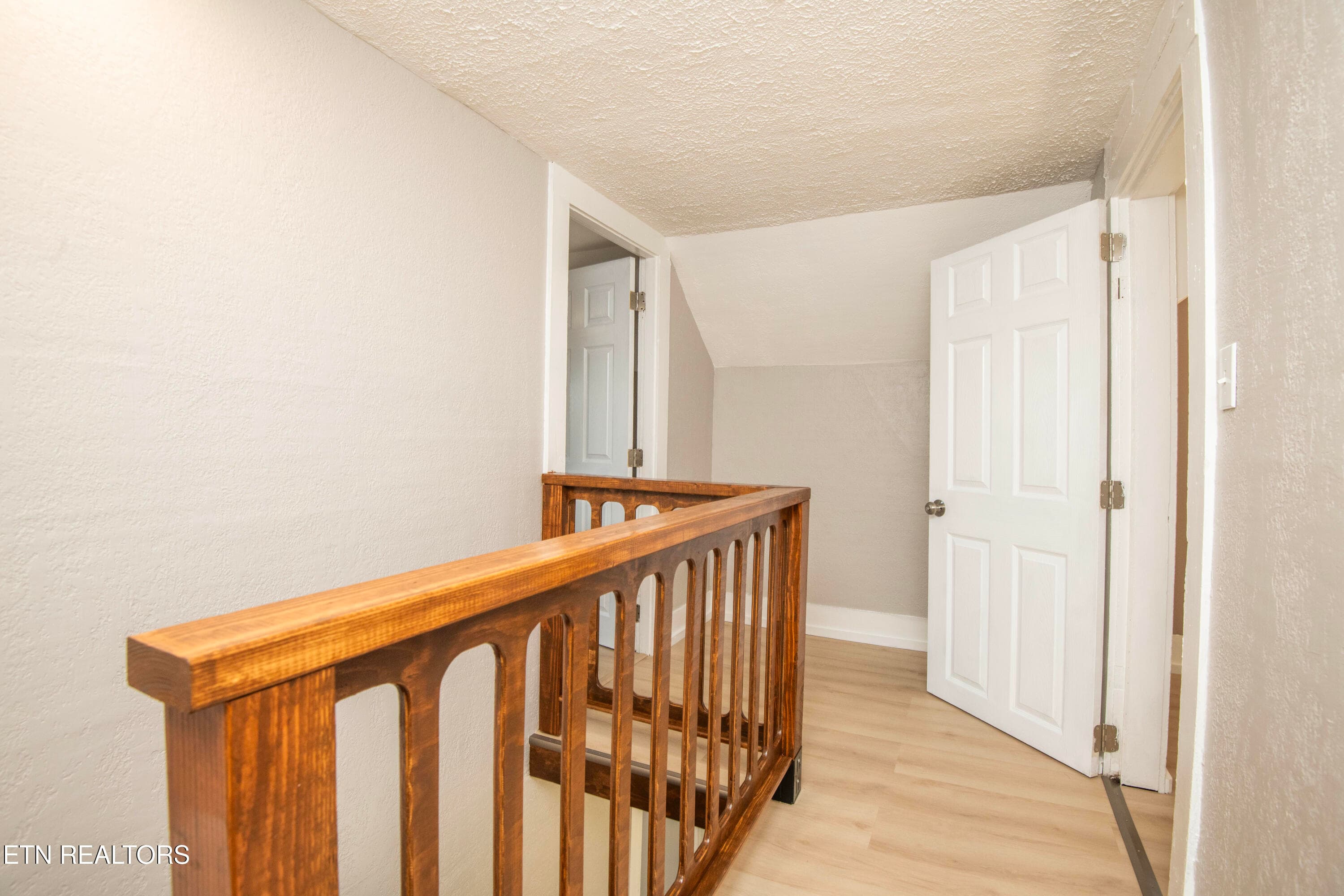 hall - 509 W 3rd Ave, Lenoir City, TN 37771, Lenoir City