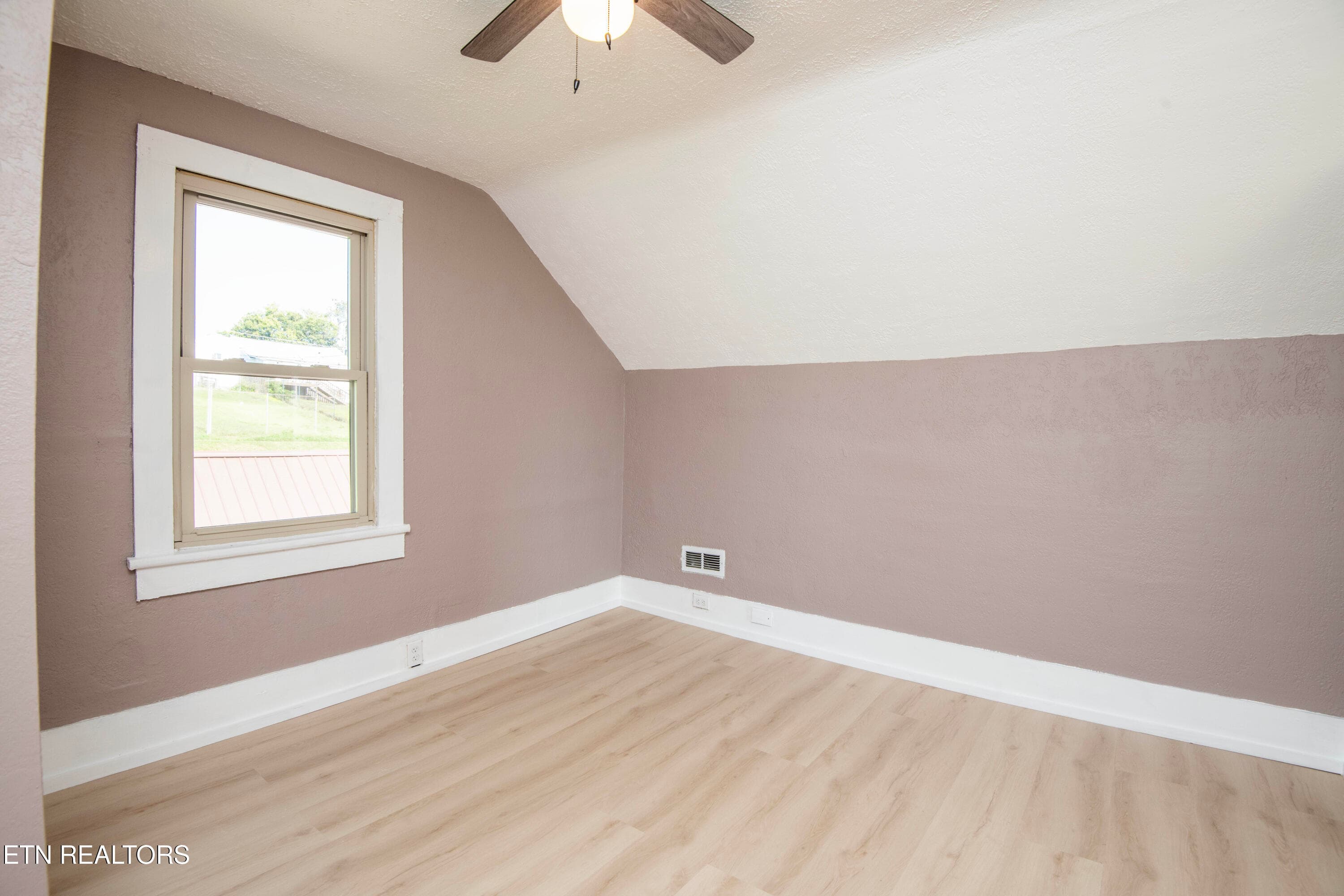 bbed 4 - 509 W 3rd Ave, Lenoir City, TN 37771, Lenoir City