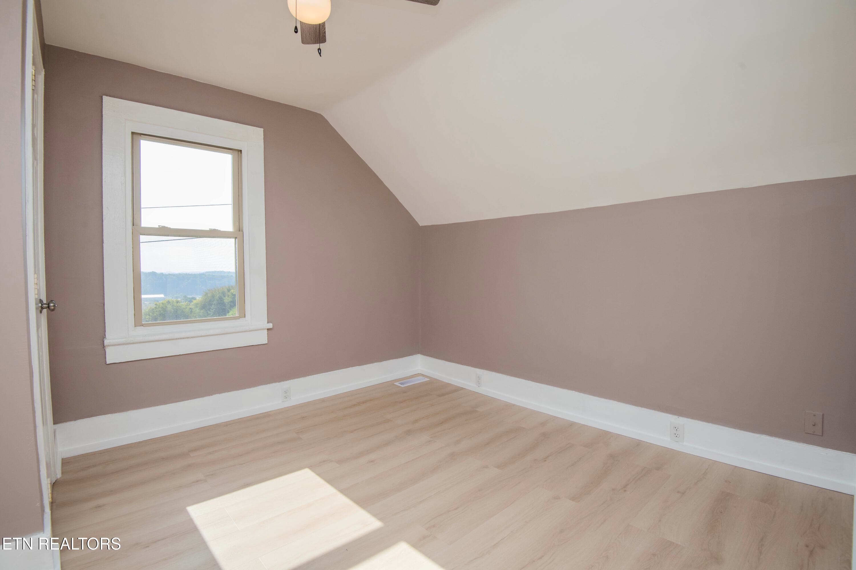 second bed 3 - 509 W 3rd Ave, Lenoir City, TN 37771, Lenoir City