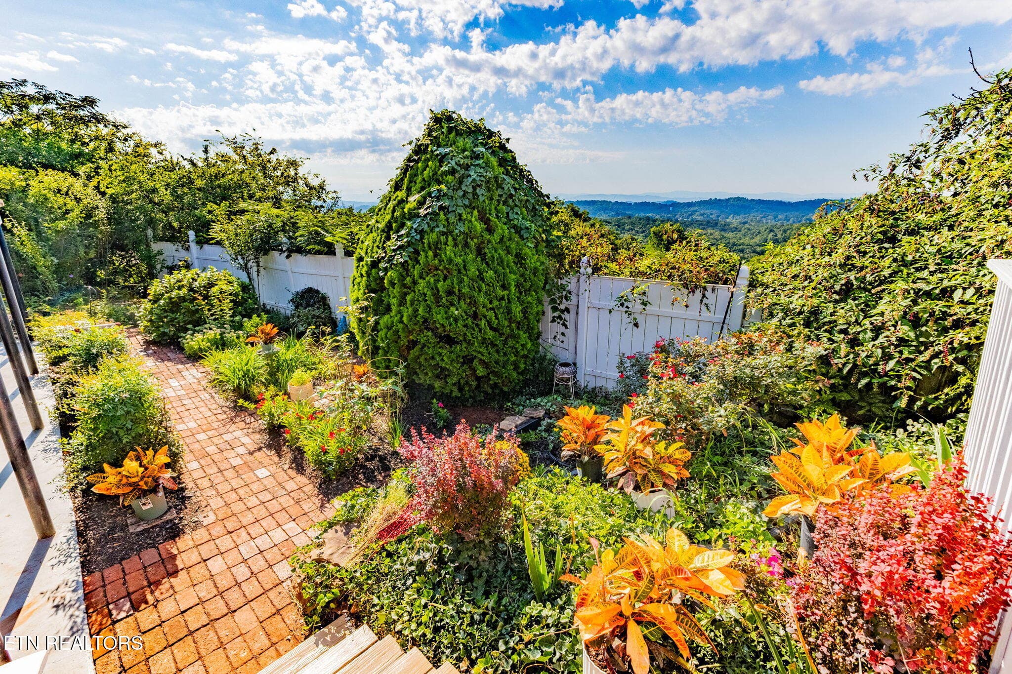 101-web-or-mls-3F1A9422-HDR - 524 View Park Drive, Knoxville, TN 37920, Knoxville