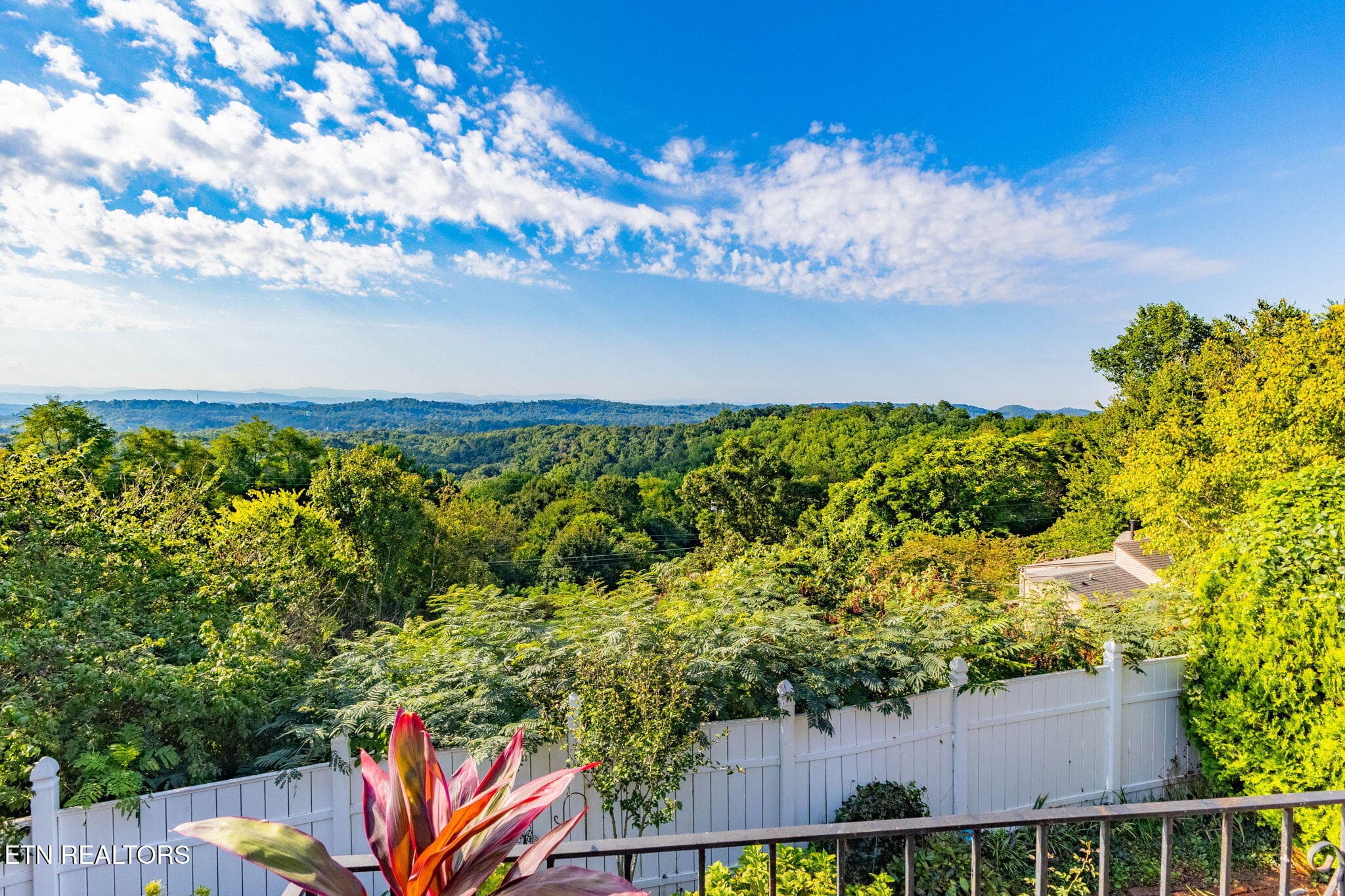 93-web-or-mls-3F1A9398-HDR - 524 View Park Drive, Knoxville, TN 37920, Knoxville