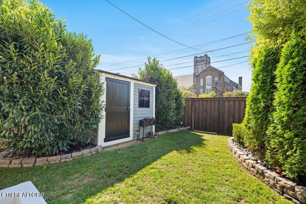DSC08350 - 817 Deery St, Knoxville, TN 37917